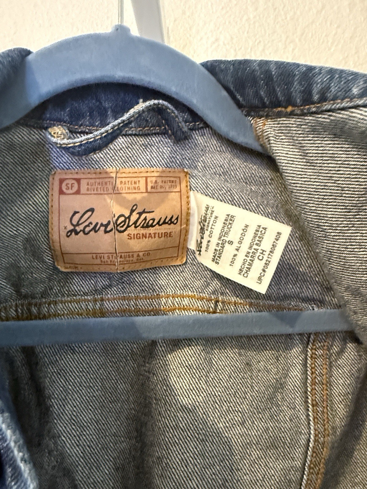 Levi Strauss Signature Vintage Classic Blue Denim Jacket with Tan Stitching S
