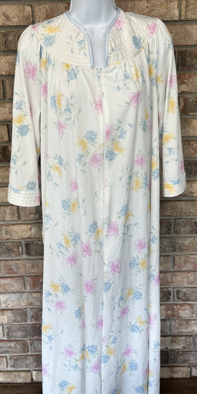 Vintage Carriage Court robe nightgown Day Dress Mumu Floral Zip Up Large