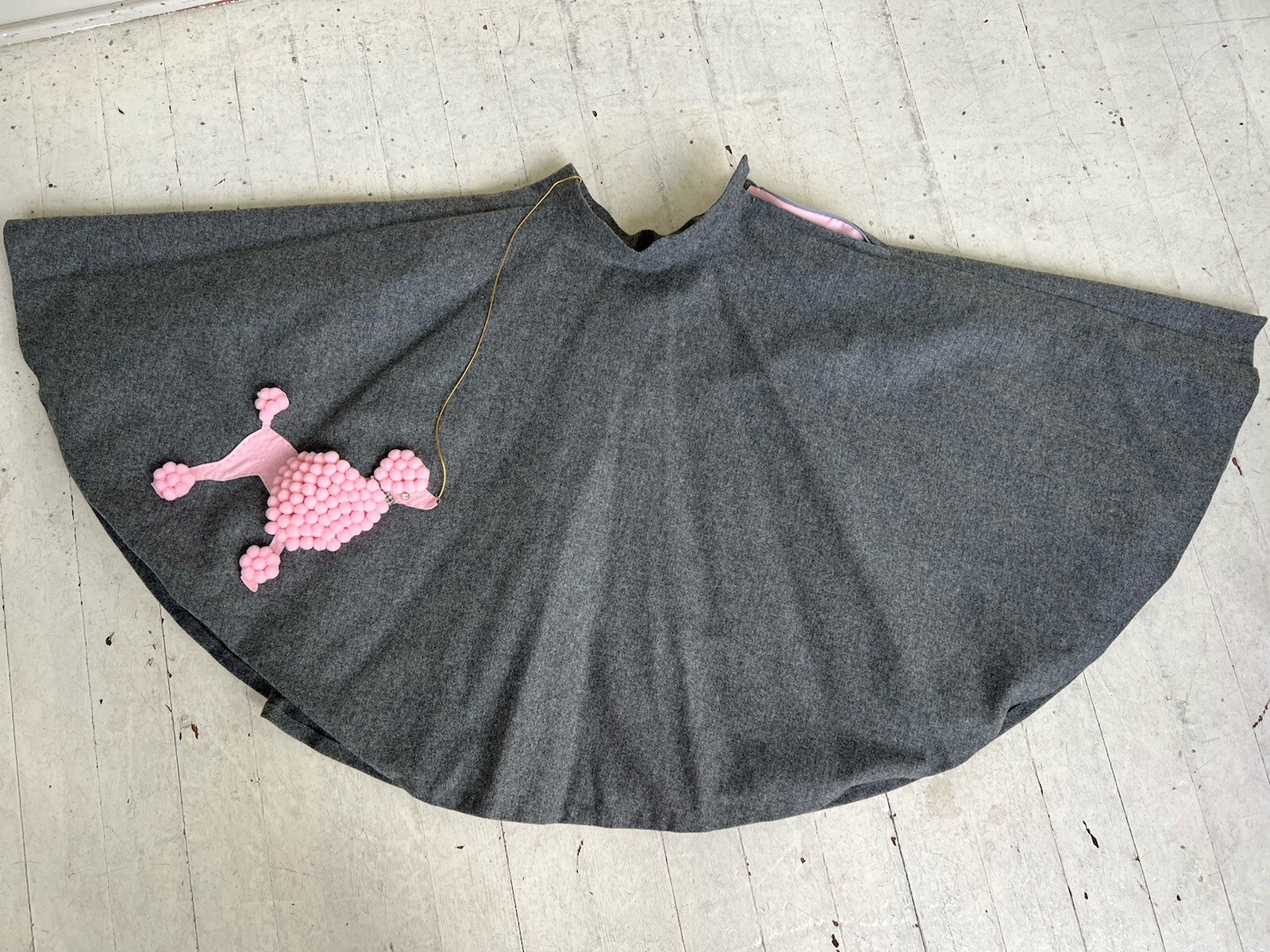 VTG 1950’s Felt Gray Pink Jewel Popcorn Poodle Dog Crinoline 360 Skirt EXCELLENT