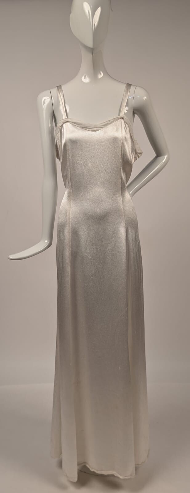SEXY + SLINKY 1930’ SHINING WHITE SATIN LONG DRESS