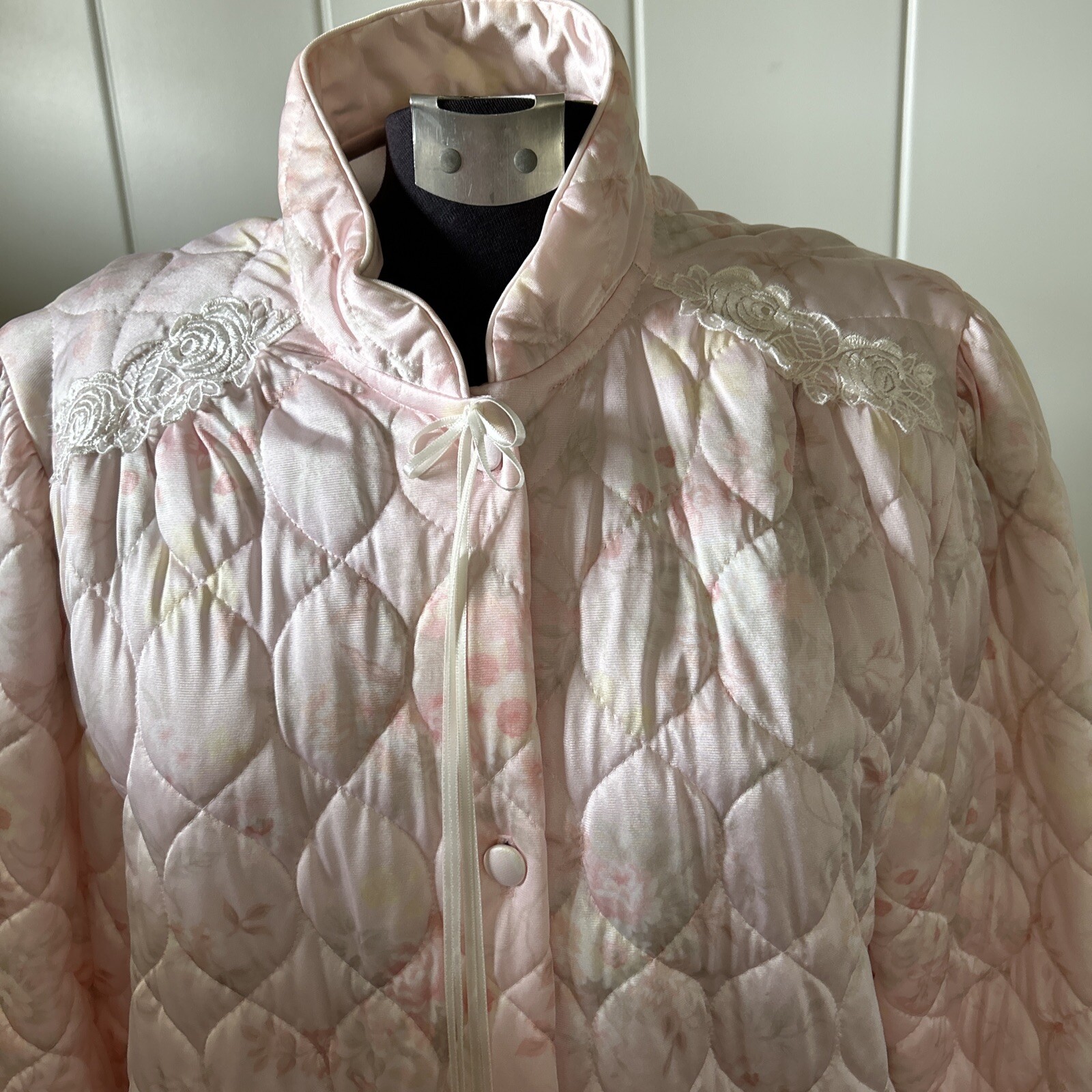 Vintage Miss Elaine 3/4 Length Light Weight Quilted Granny Robe Pink Pattern
