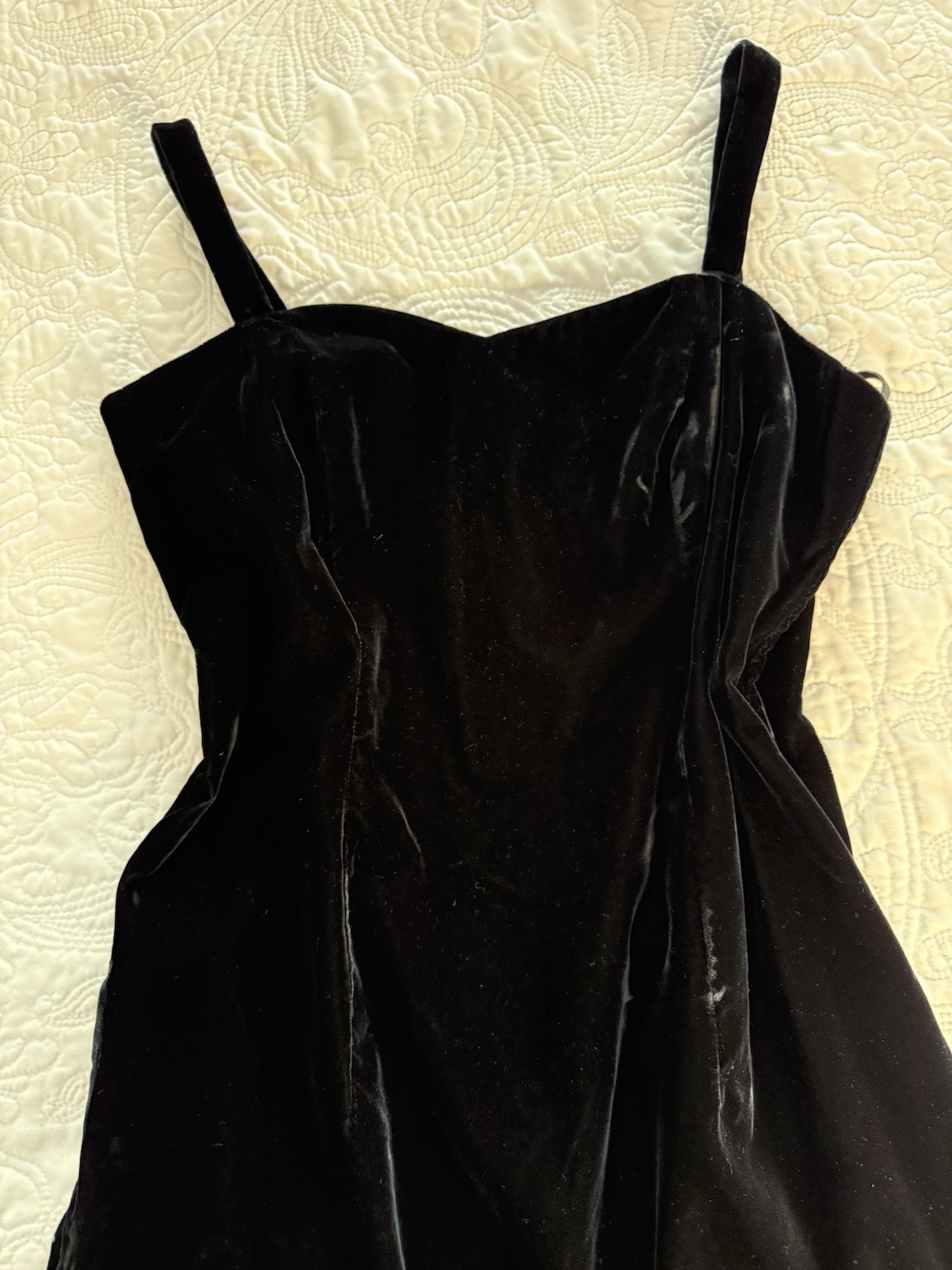 Vintage 90s 2000s Y2K black velvet curvy midi dress USA dark fairy whimsigoth