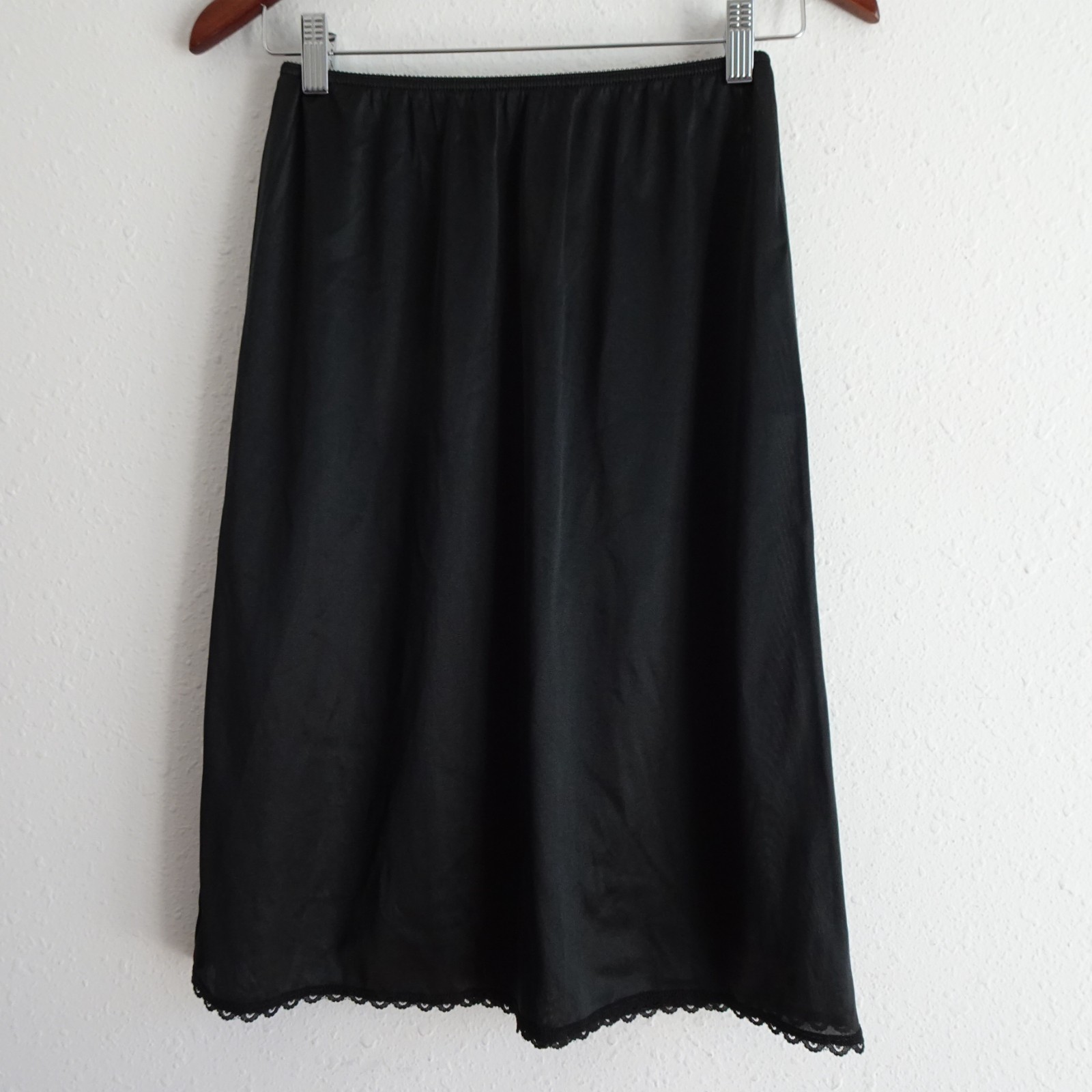 Warner’s Half Slip Under Skirt Black Size M Nylon Lace Trim Y2K Modest 25″ Long