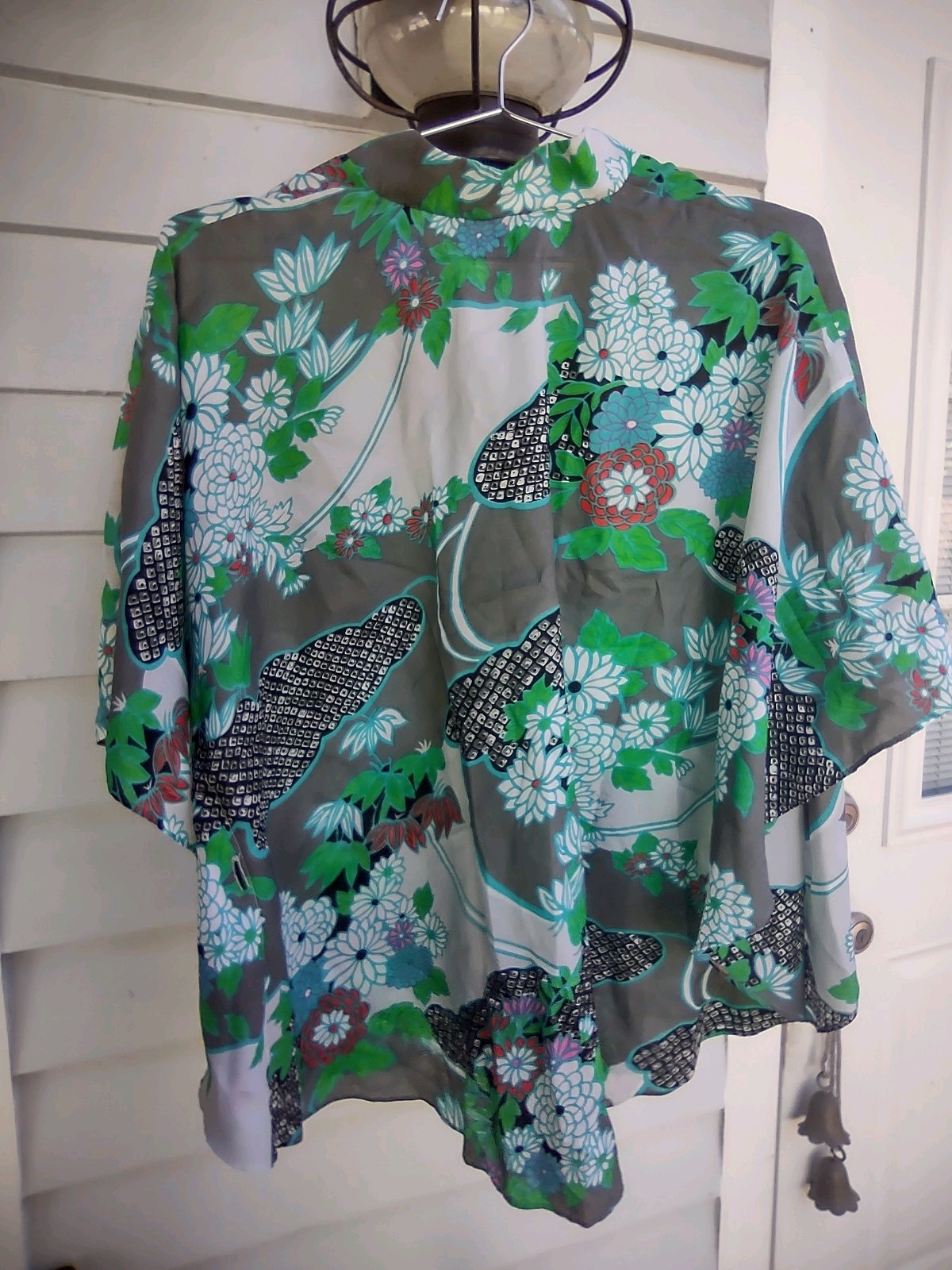 Vintage Pomare Hawaii Gray Green White Blue Floral Printed Batwing Top Blouse