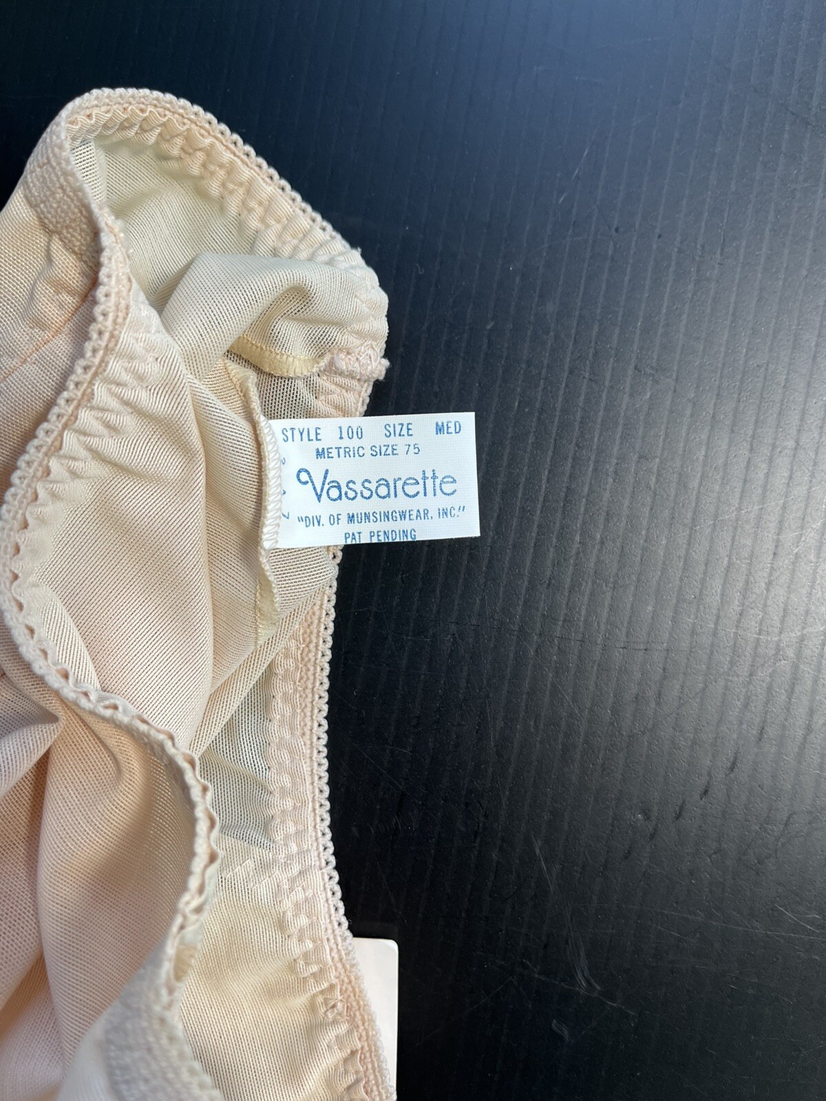 NOS VASARETTE ‘SECOND GLANCE’ CALF LENGTH GIRDLE SIZE MEDIUM NUDE DACRON LYCRA