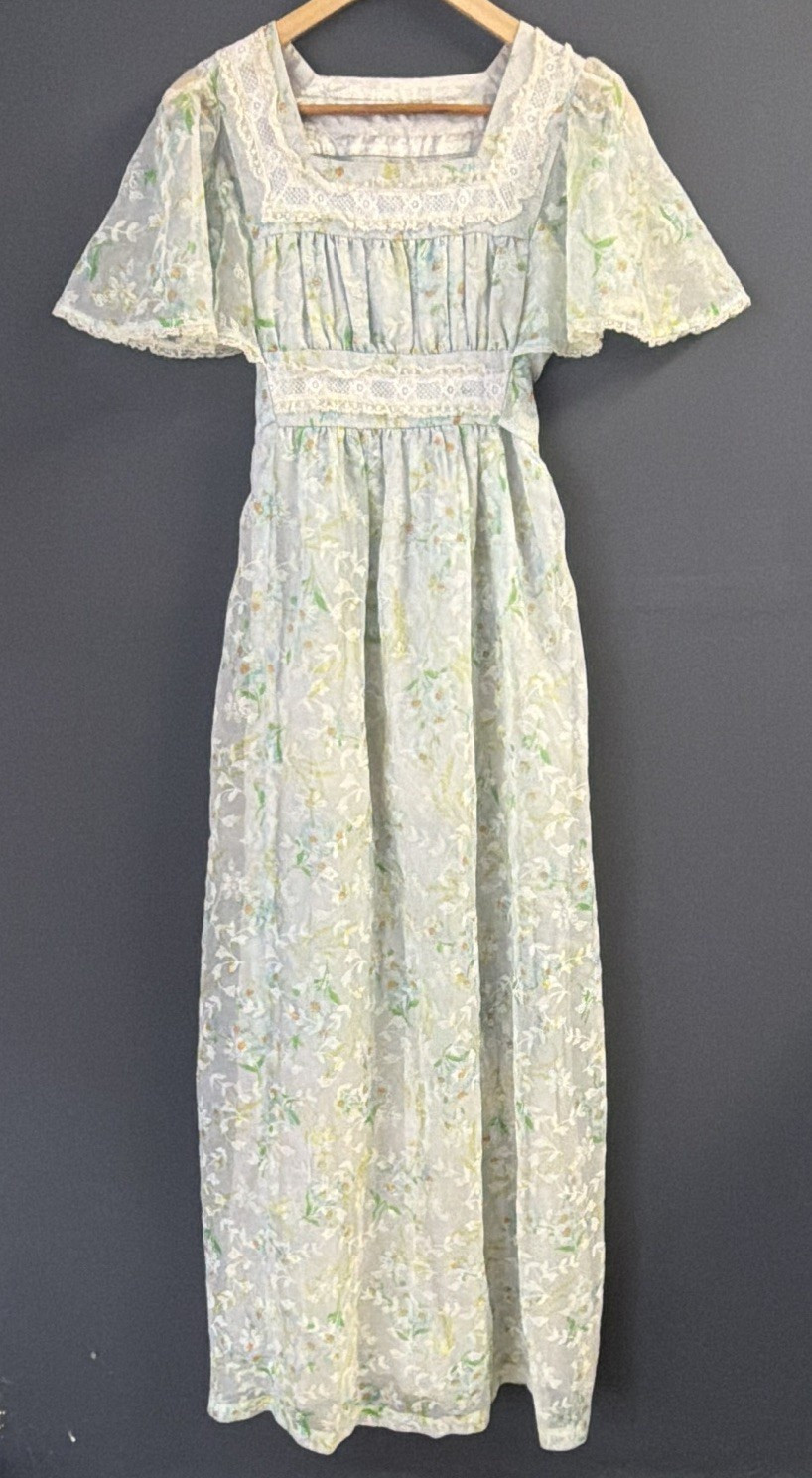 Vintage Floral Lace Trim Flutter Sleeve Maxi Dress Blue Green White