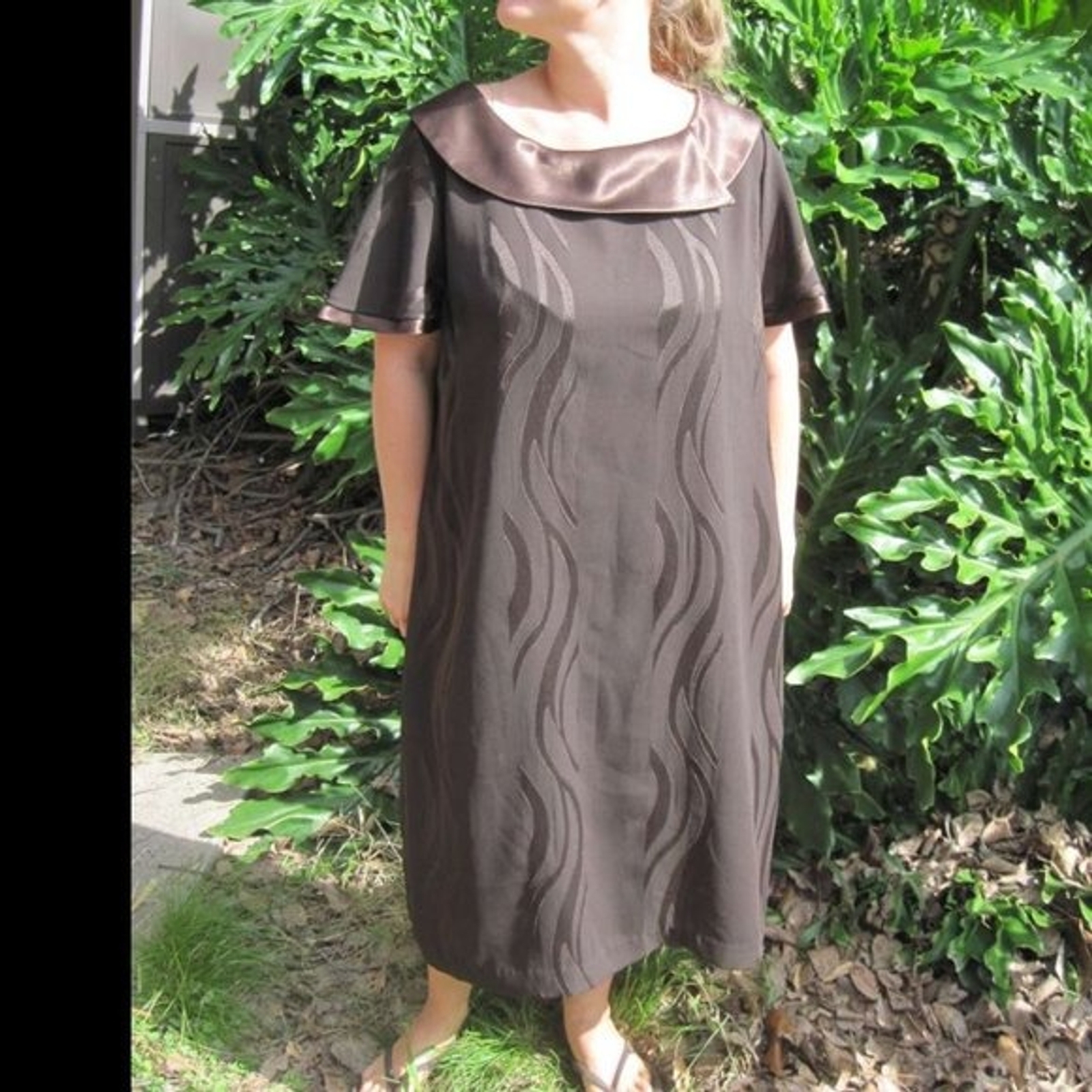 Brown Dress Silky Collar Inner C/D Liner Vertical Wave Designs Collared Mumu