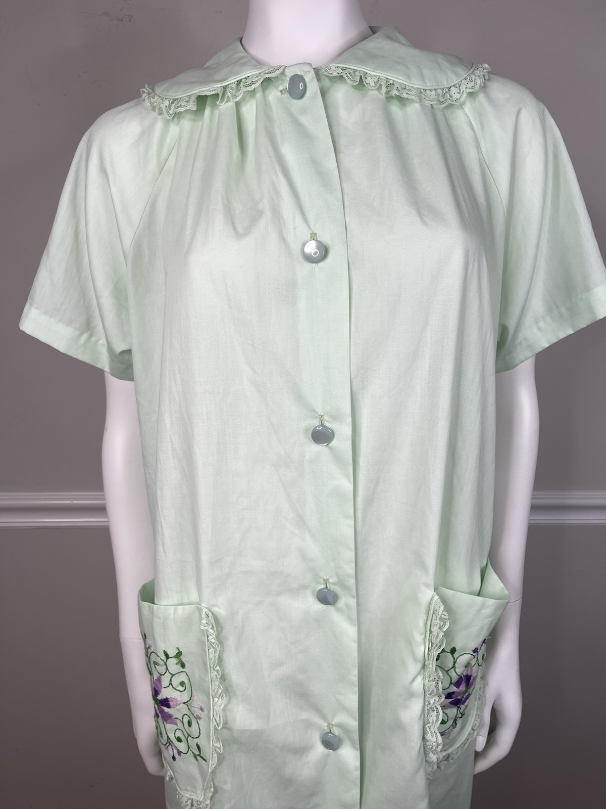VINTAGE Women’s The comfort Coat Robe From Sears green embroidery size 16