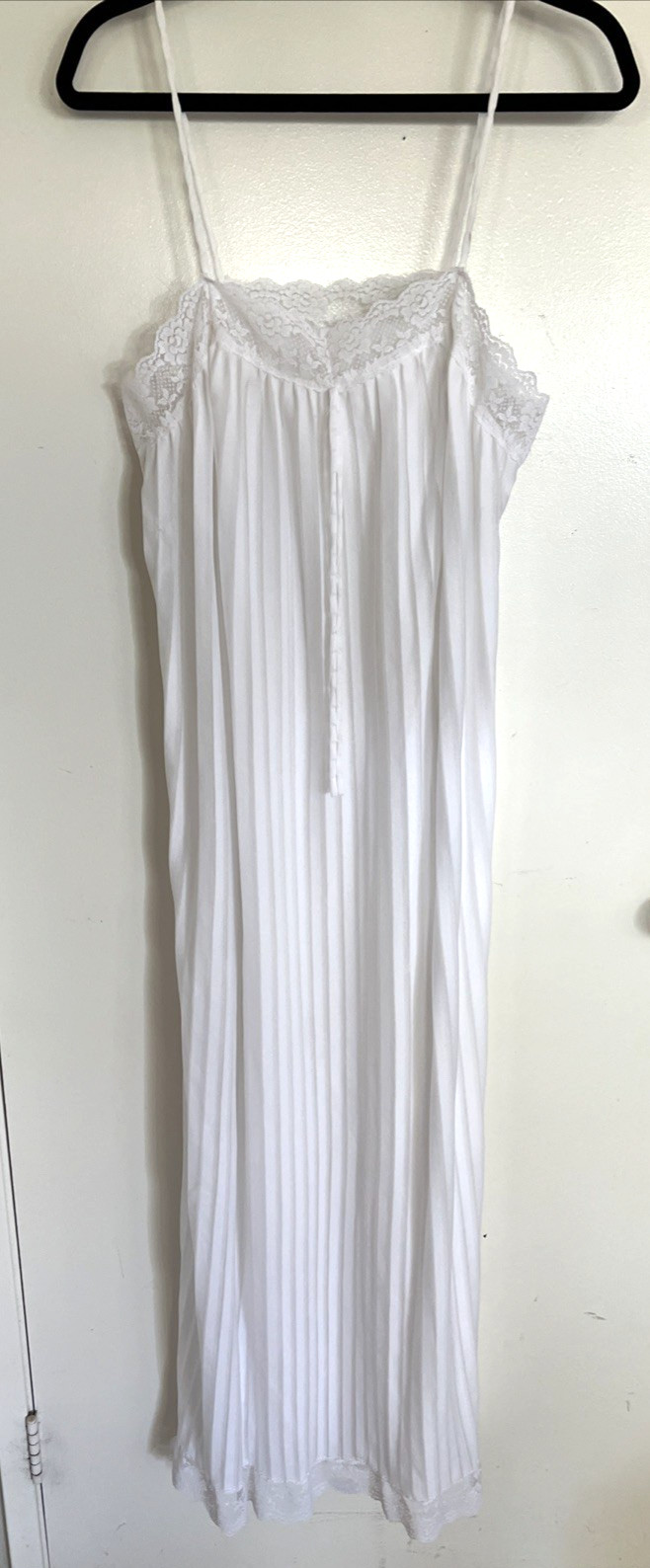 Vintage Queen’s Way to Fashion Nightgown White Slip Lace Trim USA Large