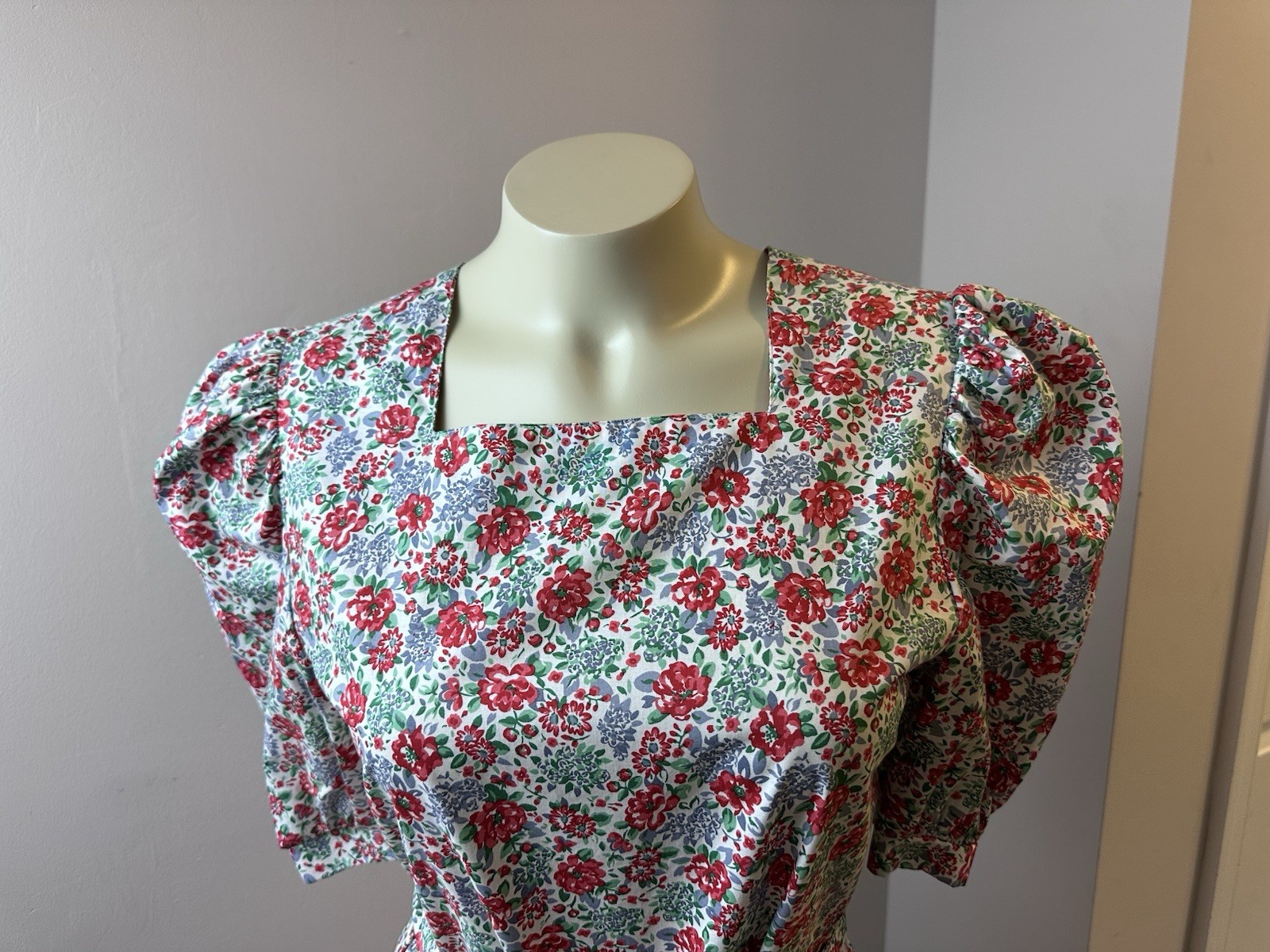 Pre-owned Vintage Laura Ashley Floral Print Maxi Dress Size 4