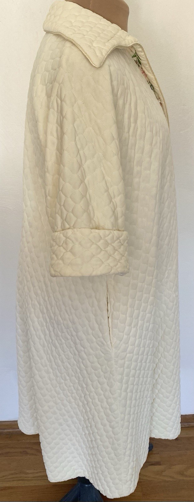 Vintage 60s Quilted Bathrobe *Large* EVELYN PEARSON Ivory Nylon Embellished