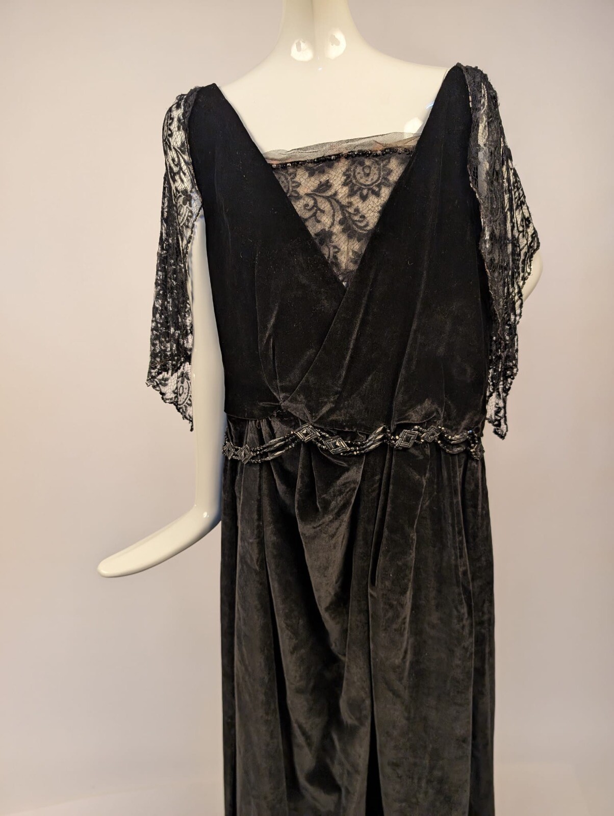 EDWARDIAN BLACK VELVET + LACE EVENING DRESS W JET BELTING + LONG LACE TRAIN