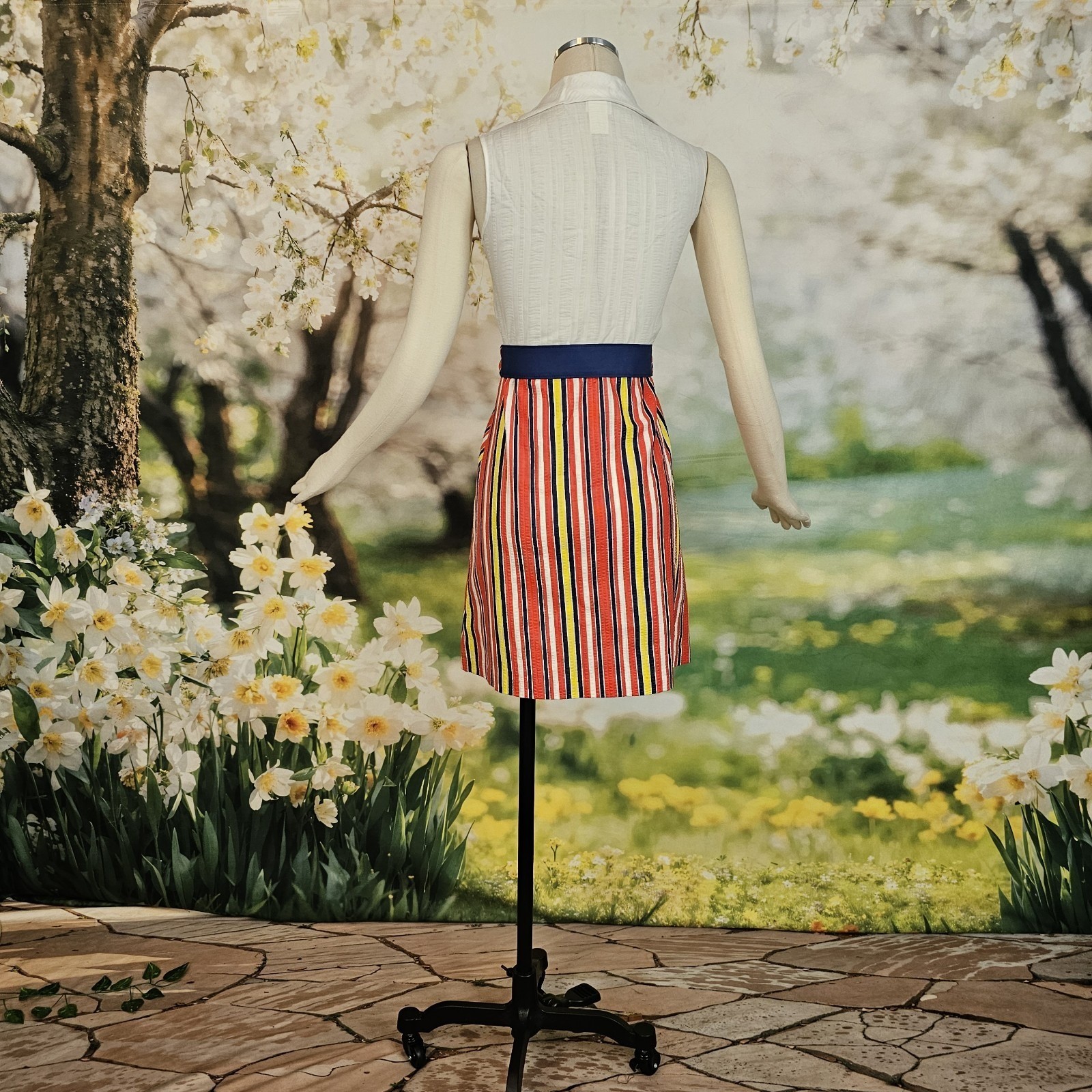 Vintage 1970s Dress Sleeveless Minidress White Button Up Pointed Collar Striped