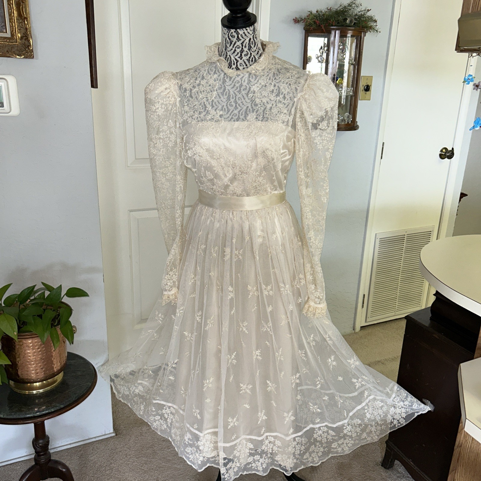 Vintage Victorian Ecru Wedding Dress Net Lace B-38” W-28” H-42”