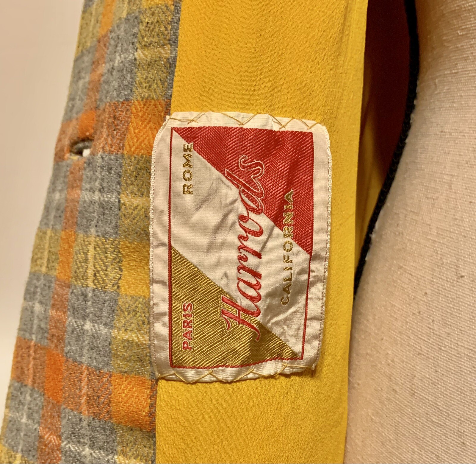 Amazing! Vintage Hand Tailored Plaid Wool Blend Blazer by Harrods of California