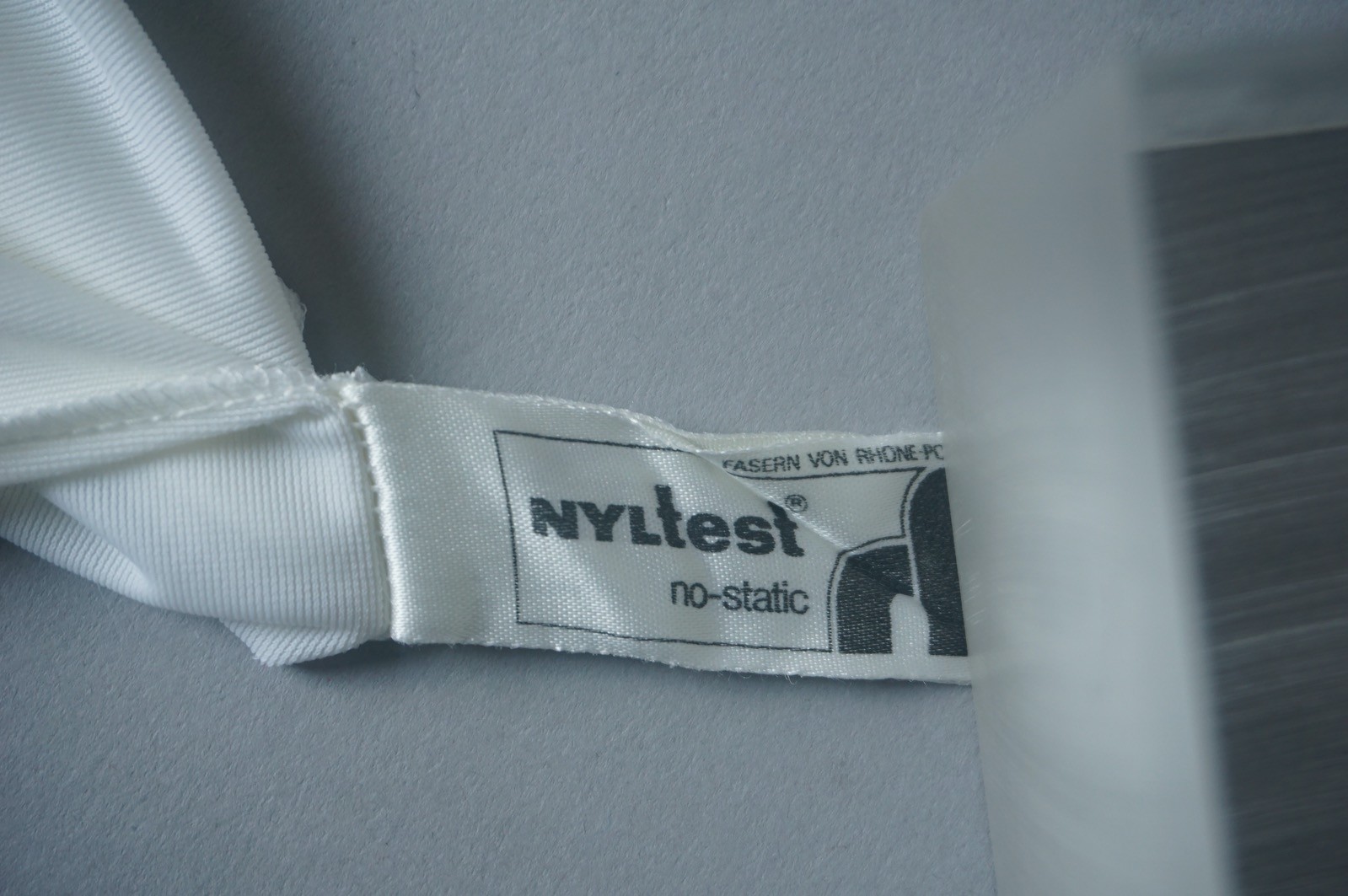 Underskirt White Nyltest No-Static Rösch Size 70s 38 1.38Z