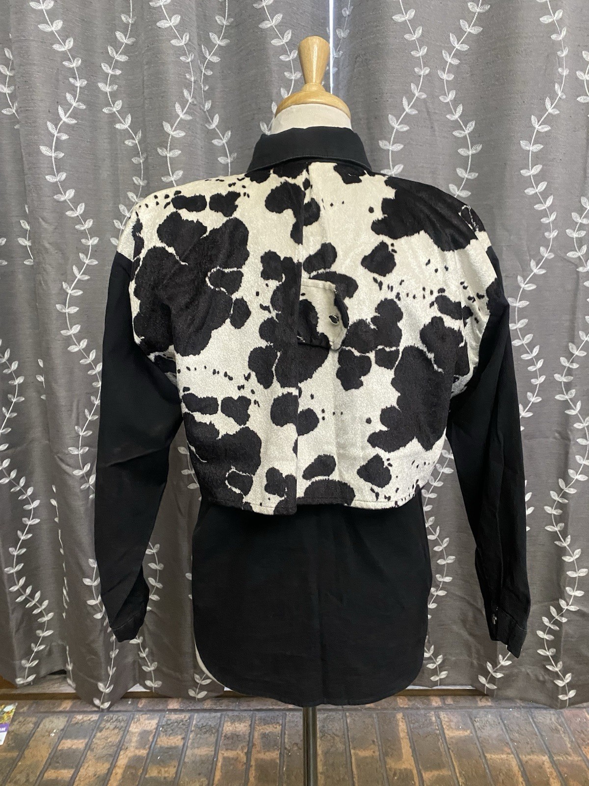 Vintage Sas’sa Womens Western Button Up Shirt Cowhide & Black Rodeo Size Medium