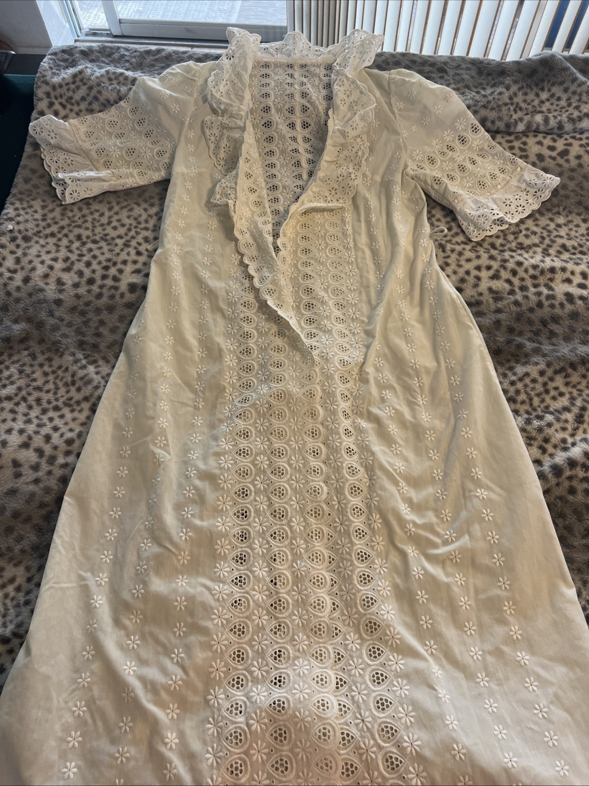 Vintage Spanish eyelet lace robe With Flower Embroidery Ruffled Collar