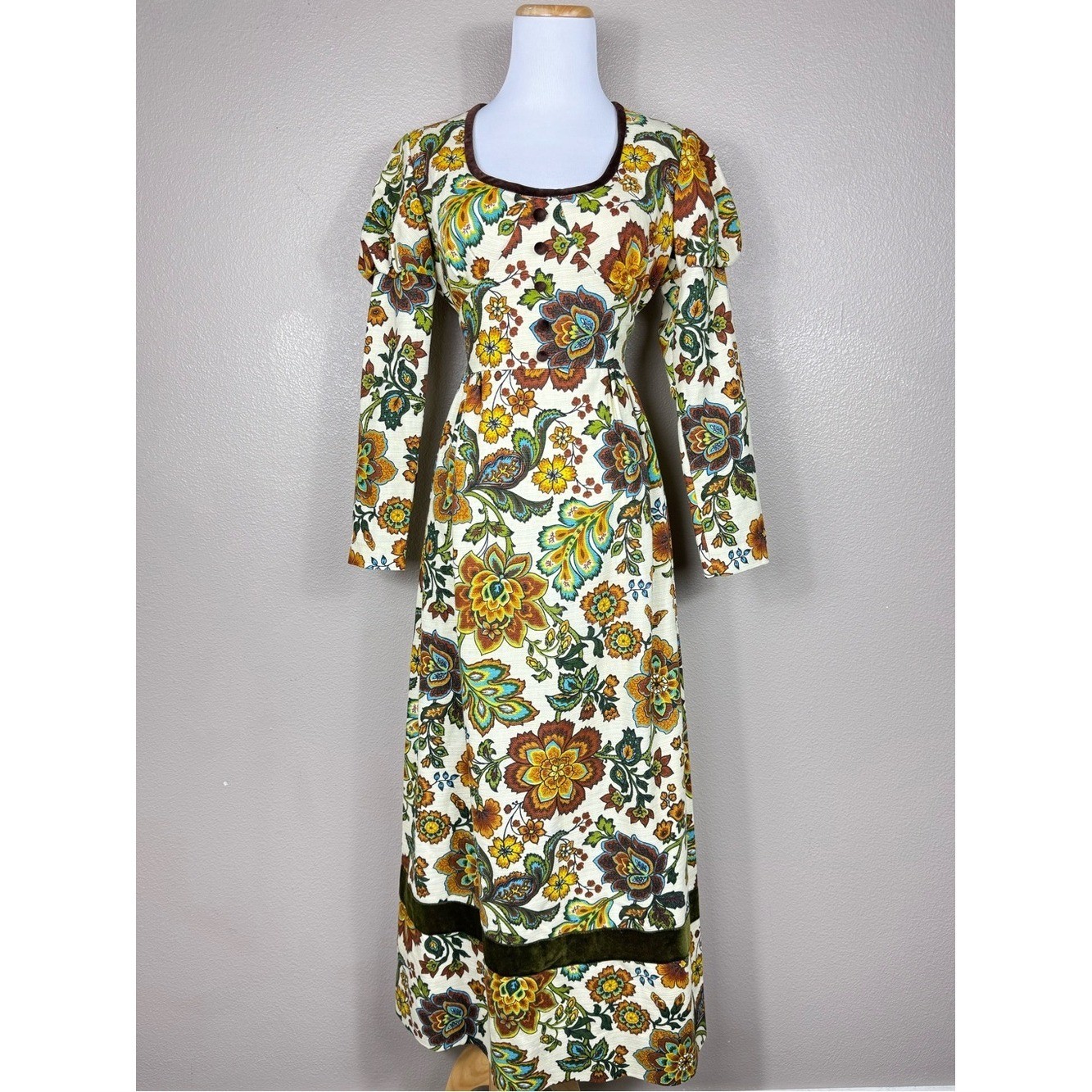 California Charmer 60’s Regency Tapestry Fabric Prairie Dress