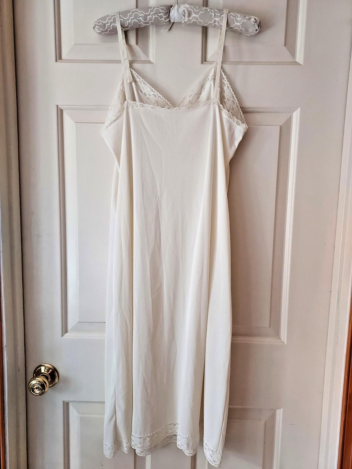 Vintage Vanity Fair Lace Trimmed Full Slip Ivory Sz 38/28” Nylon Lingerie