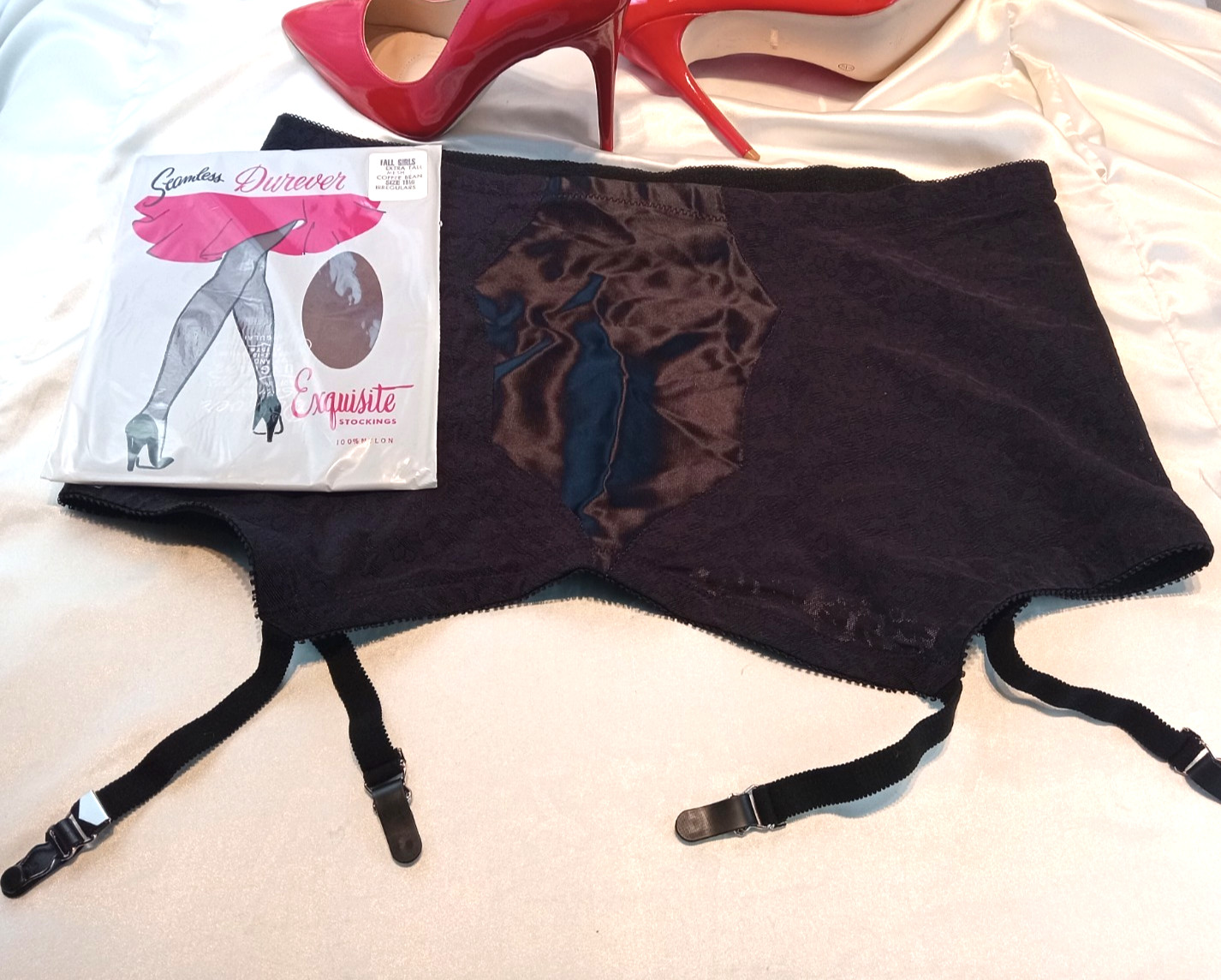 SZ 50 SUPER LARGE UP TO SZ 44 WAIST OPEN BOTTOM GIRDLE & VTG GARTER STOCKINGS