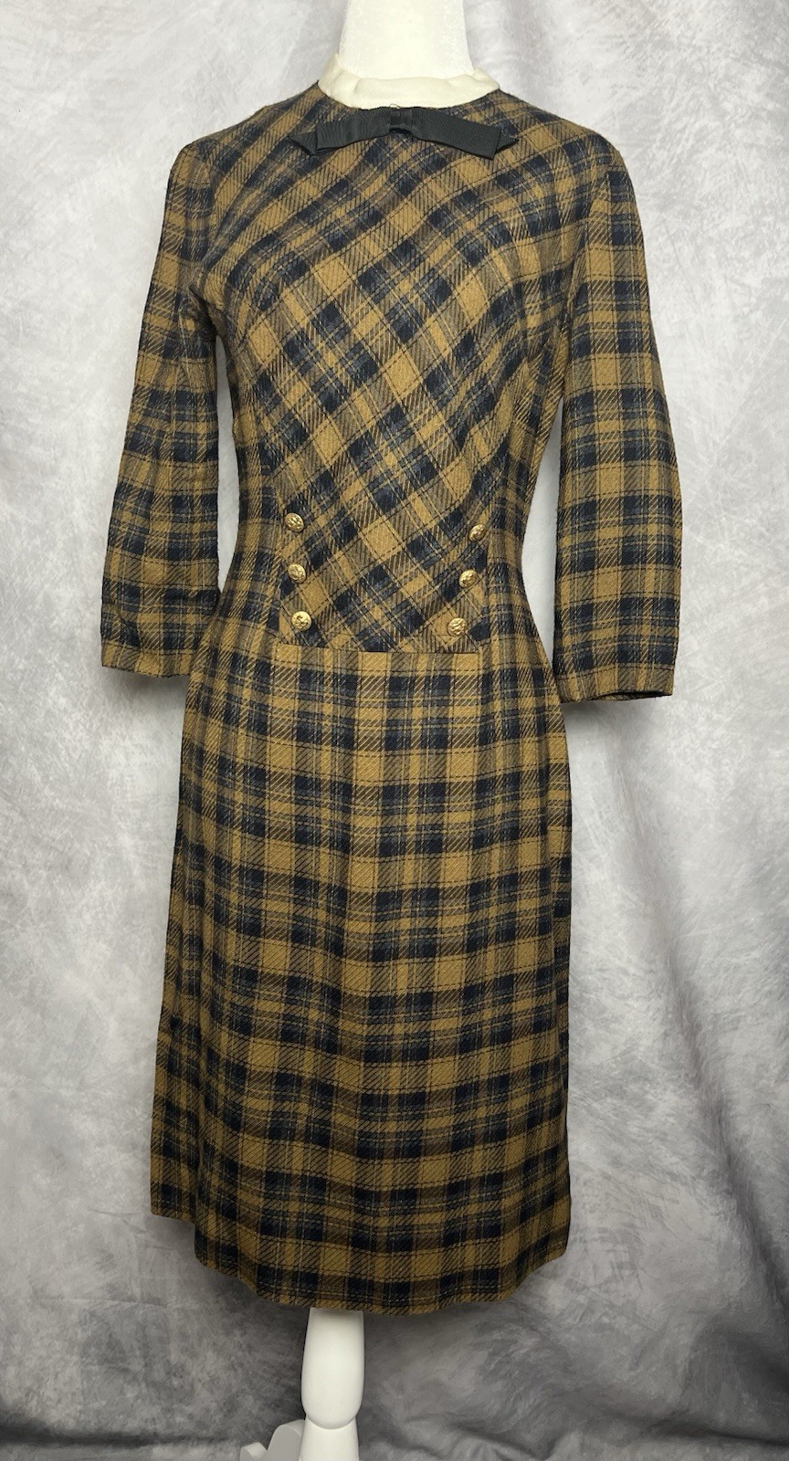 Vintage 1960s L’Aiglon Brown Navy Plaid Mod Shift Dress Gold Buttons Bow Size S