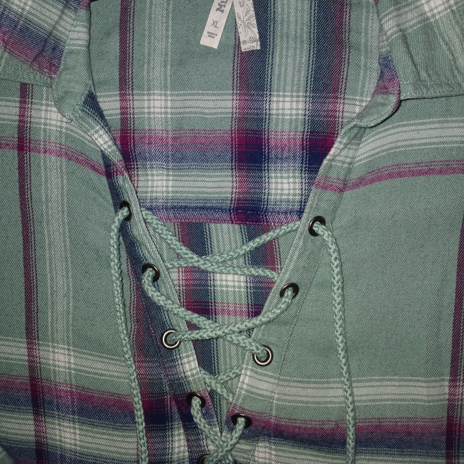 Mudd VTG Flannel Sz. XL Womens Tie Up V Neck Green Plum Plaid Soft Hippie Shirt