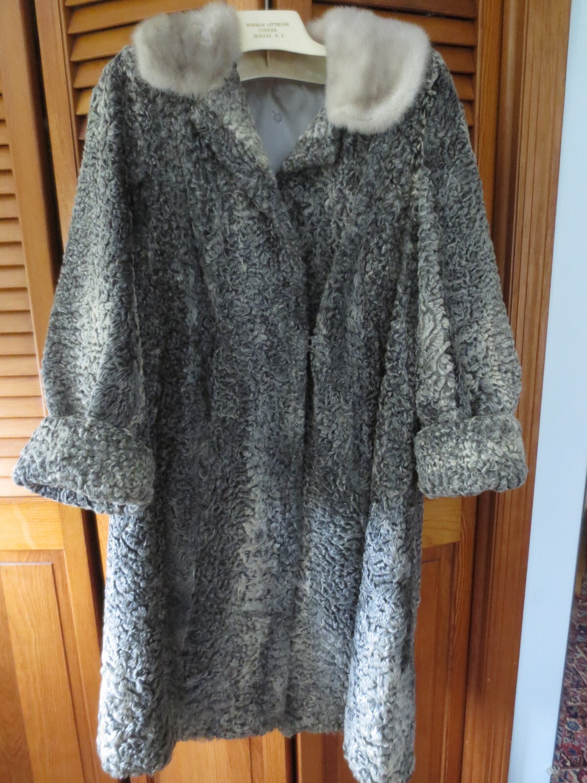 LADIES Norman Littmann CURLY LAMB FUR COAT w/HALF BELT &MINK FUR COLLAR W/Hanger