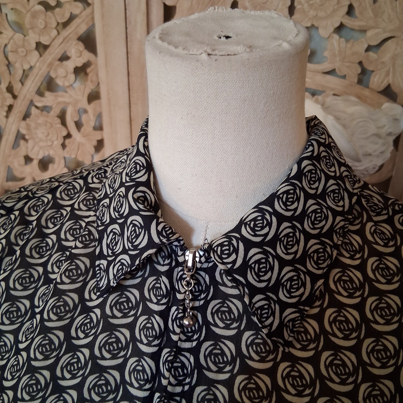 Vintage 1990s Rose Collared Quarter Zipper Graphic Sheer Short Sleeve Shirt