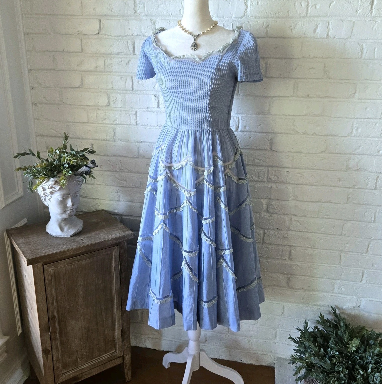 Vtg 1950s 60s Scalloped Lace Dress, XS, Cornflower Blue, Cotton Chambray