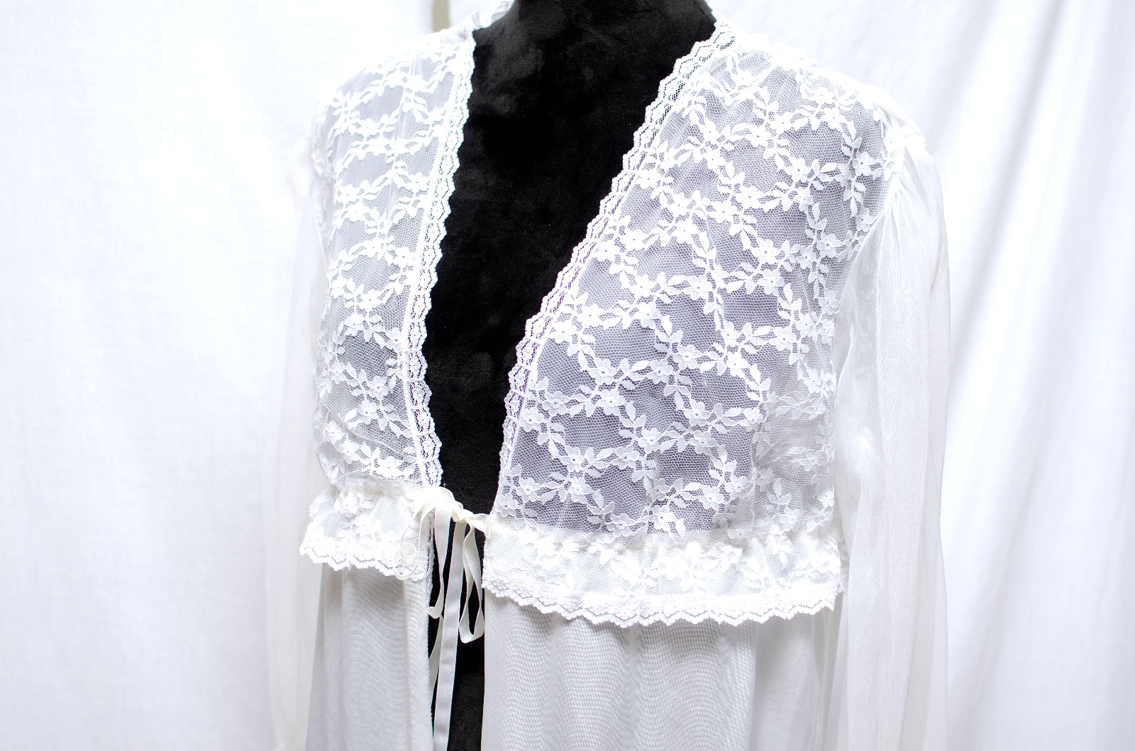 Vintage Dream Wear Sheer White Bridal Robe Lace Accents Sz L