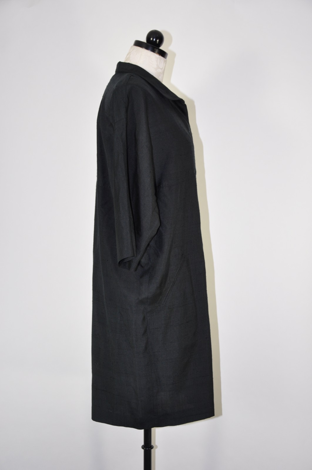 90s Black Textured Raw Silk Long Sleeve Button Front Modest Shirtdress Women M L