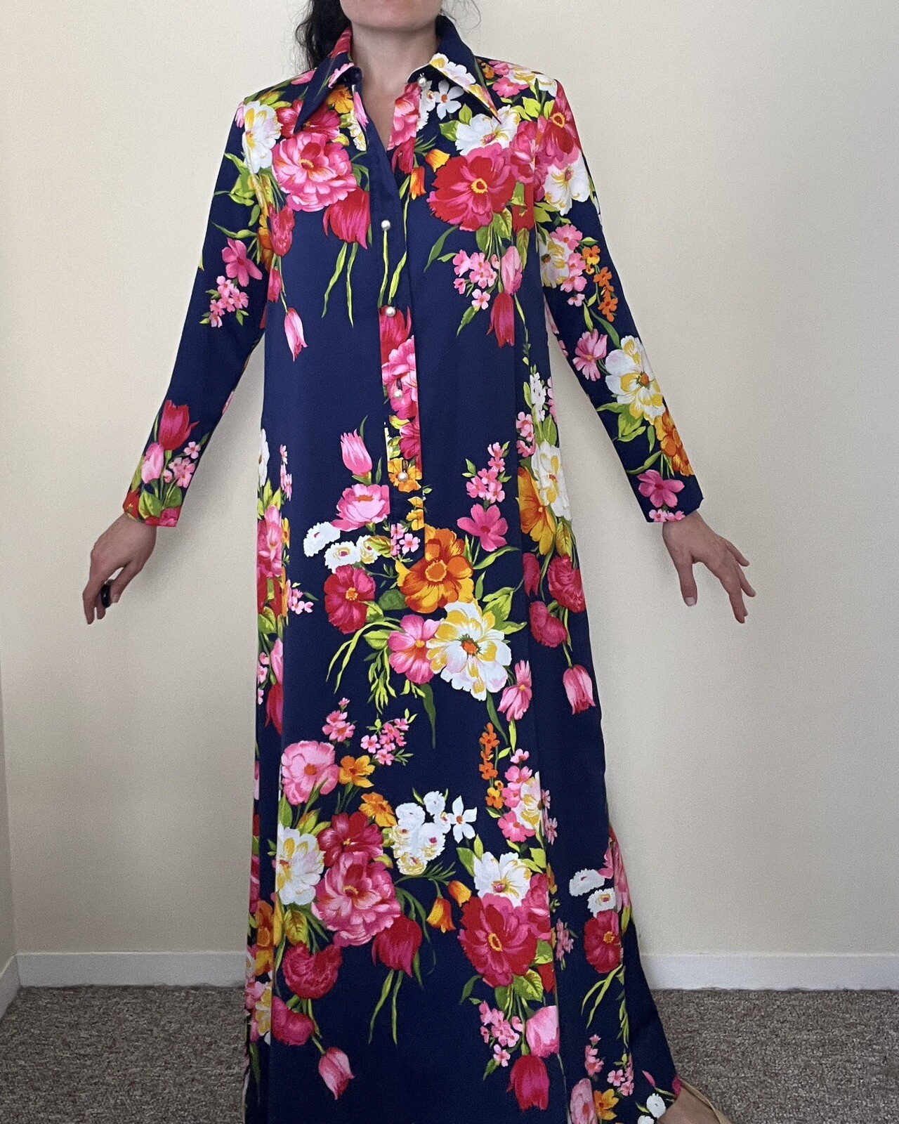 Vintage 70s Vibrant Flower Print Maxi Dress Hostess Dagger Collar Dress Op Art