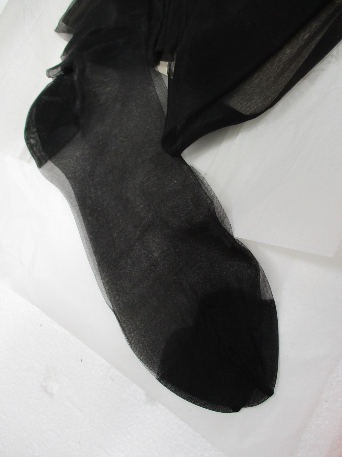 1PR VINTAGE UNBRANDED RHT SHEER SHINY FLAT KNIT NYLON STOCKINGS 11 LONG 40″ BLAC