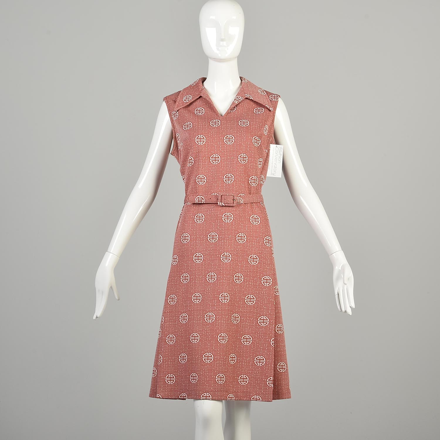 1970s Large Asian Pattern Sleeveless Dress Belted Knee length Wing Collar