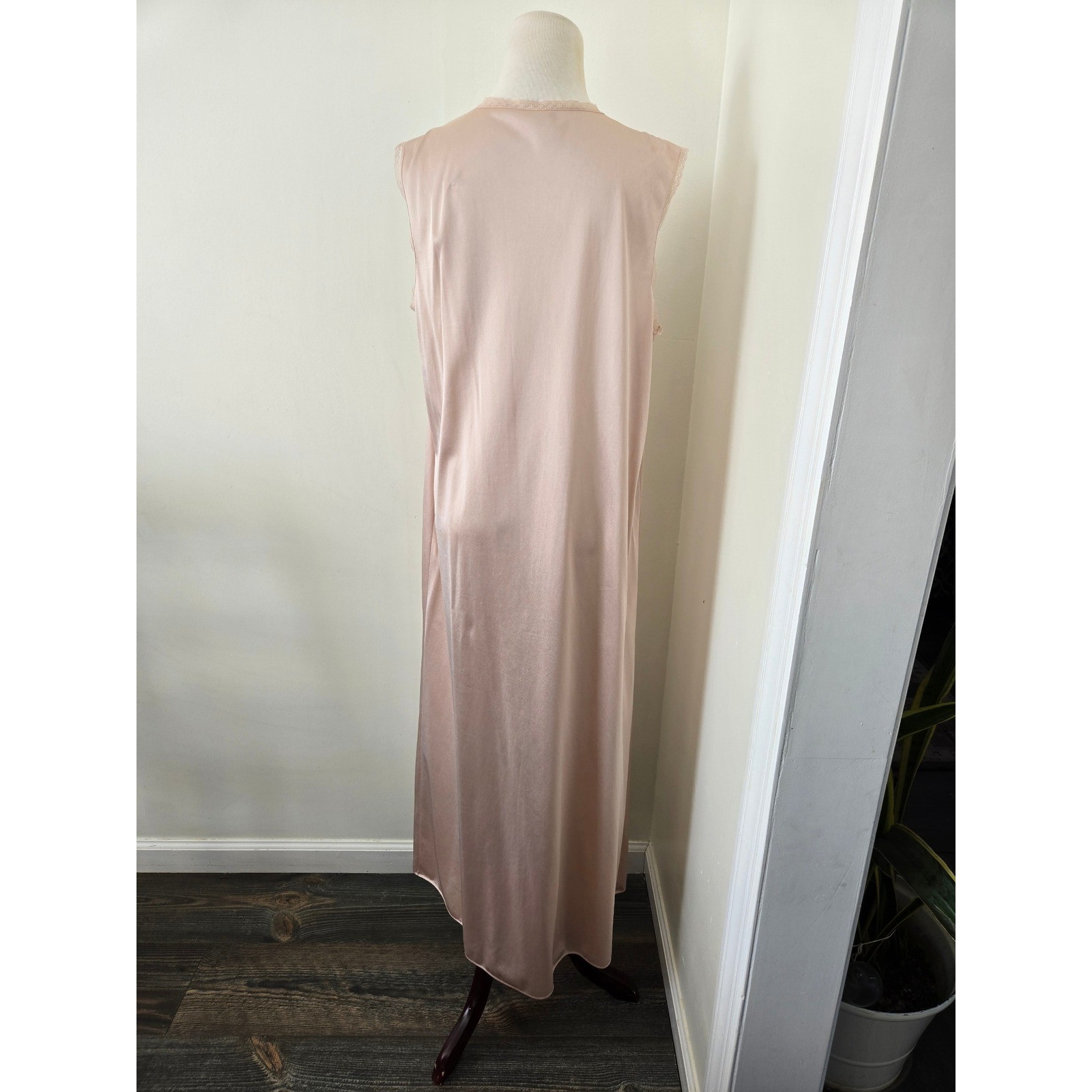 Vintage MG Champagne Antron Nylon Lace Floral Embroidered Maxi Nightgown Size M