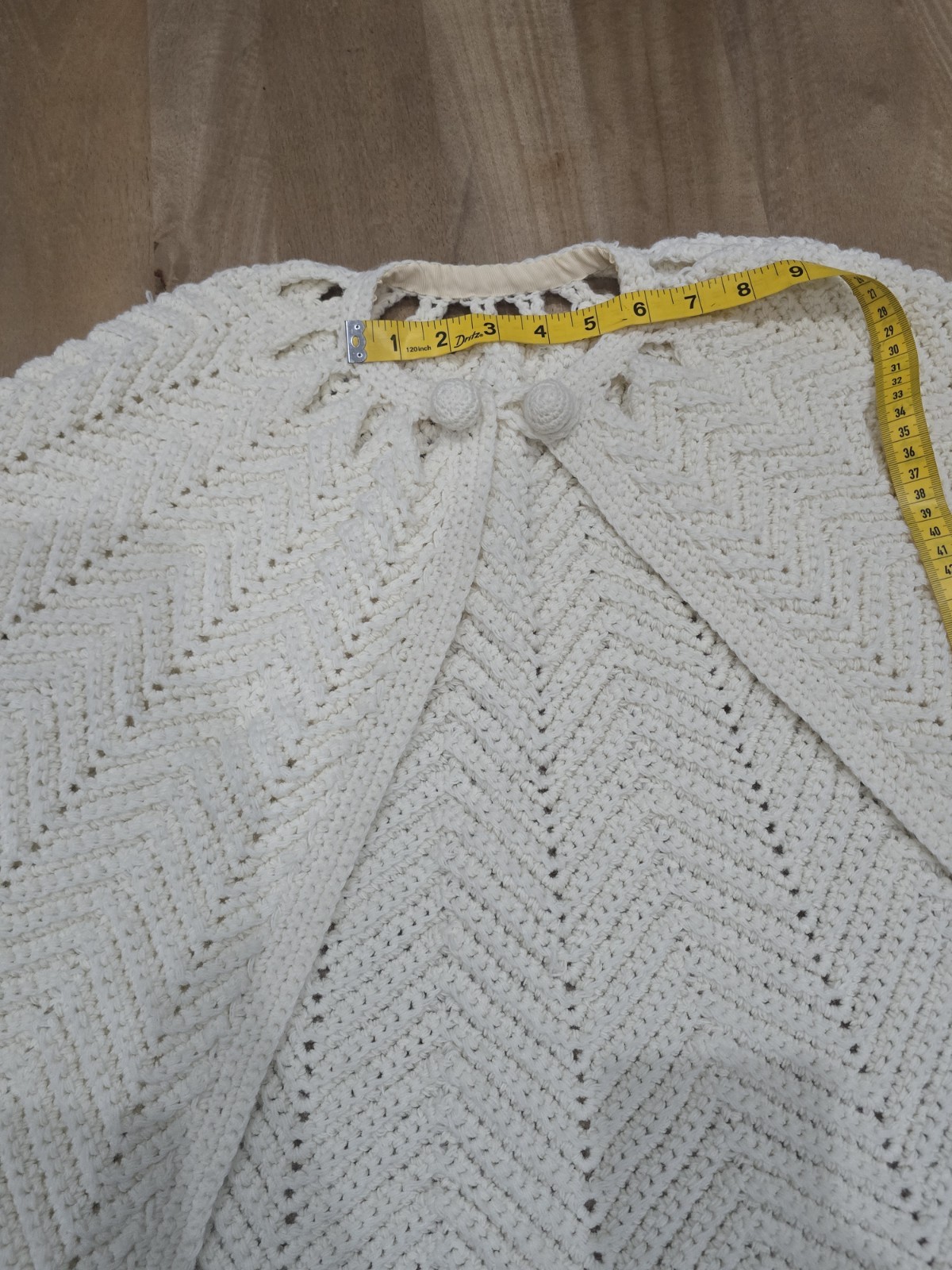 VTG 70s Handmade Crochet Cape Poncho Ivory Chevron Zig Zag Scalloped Knit Shawl
