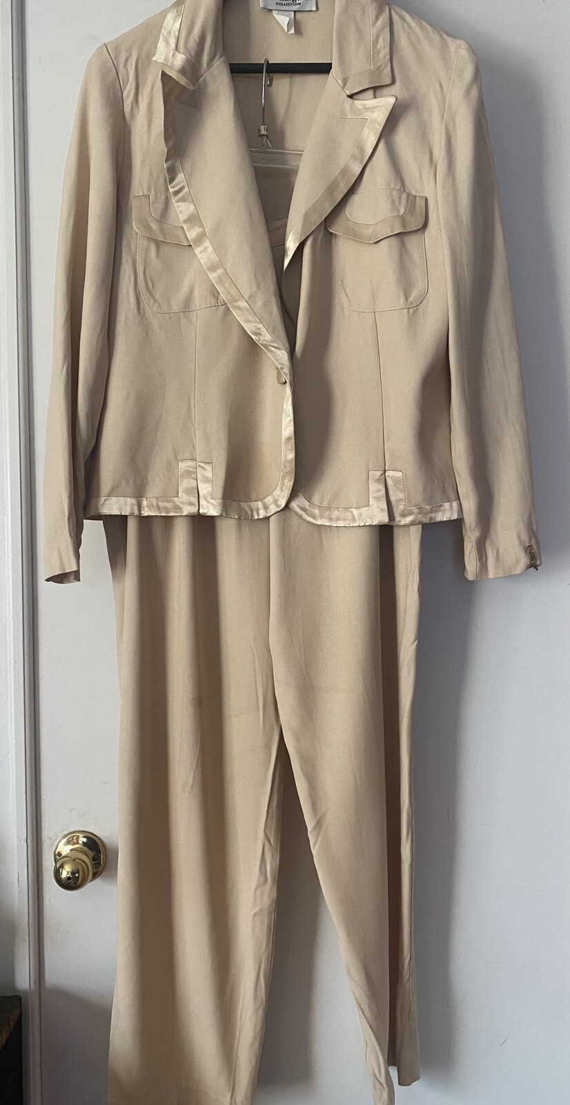 LEW MAGRAM COLLECTION . Beige Satin Accent Vintage 2 Pc Pantsuit, Women’s 14