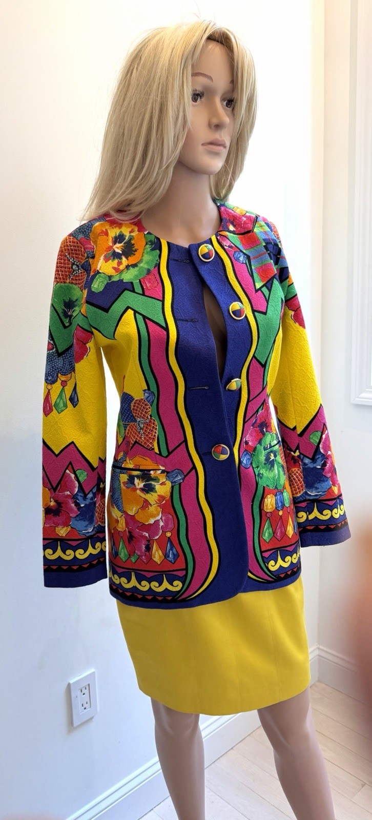 Escada Vintage Timeless 90’s By Margaretha Ley “Piece Of Art”In A Blazer 2 – 4