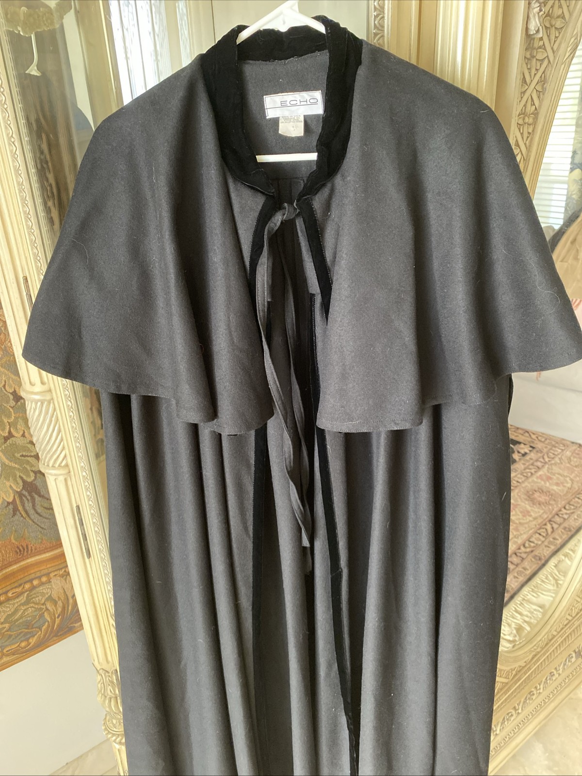 Vtg Echo Long Draped Cape Women’s Black 100% Wool Velvet Trim Warm Victorian
