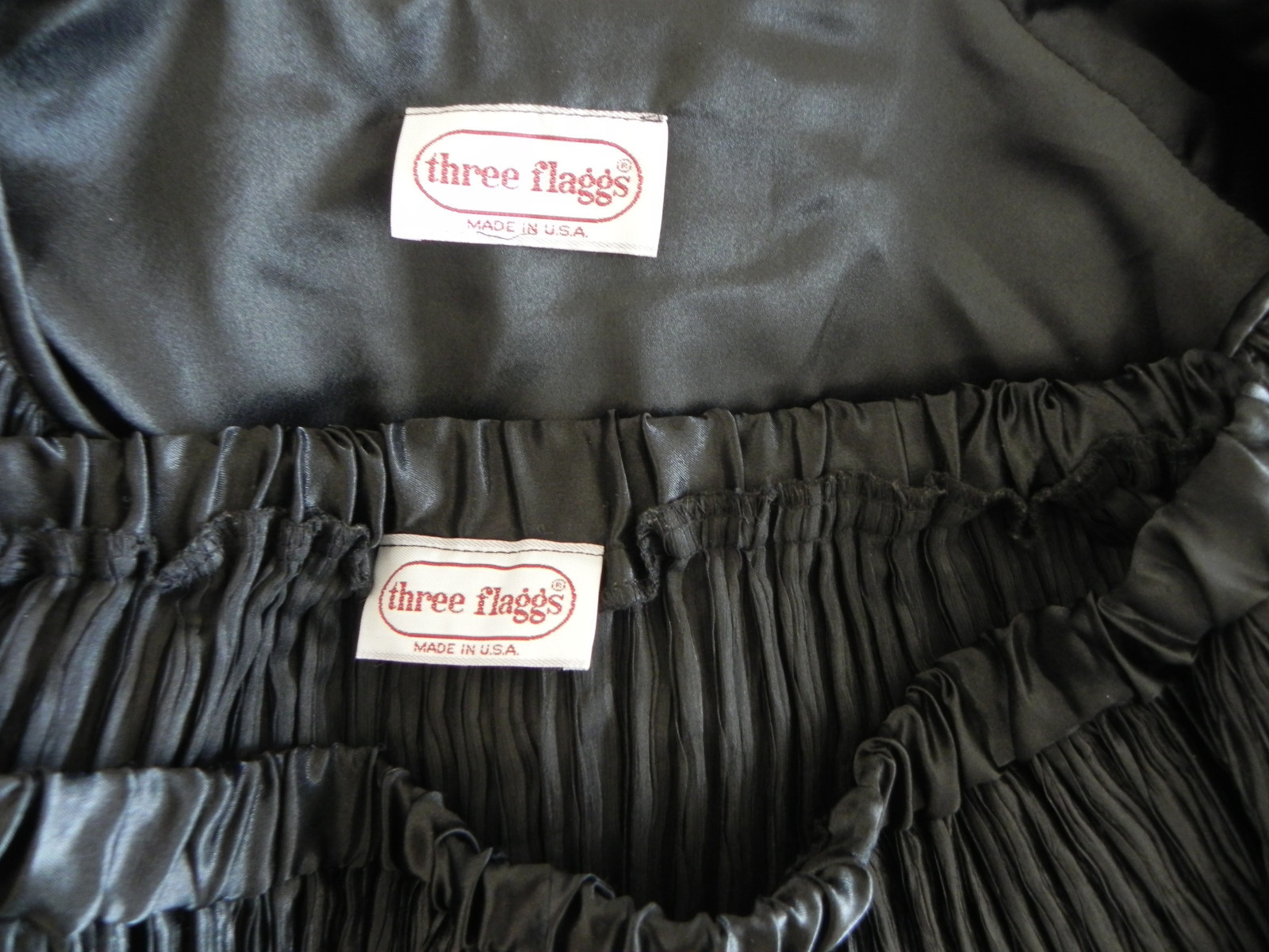 Vtg Three Flaggs 2PC Open Duster/Maxi Pleated Shinny Black Size L