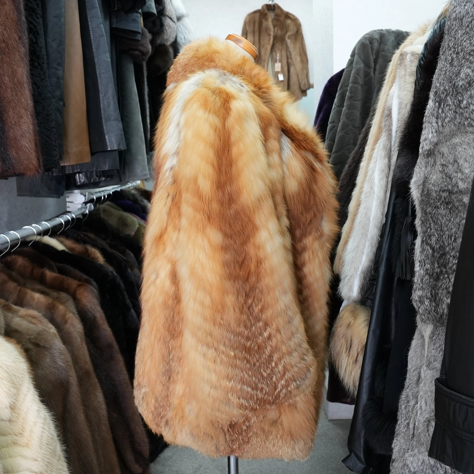 Red Fox Fur Coat EMBA – Genuine Vintage Fur From Japan