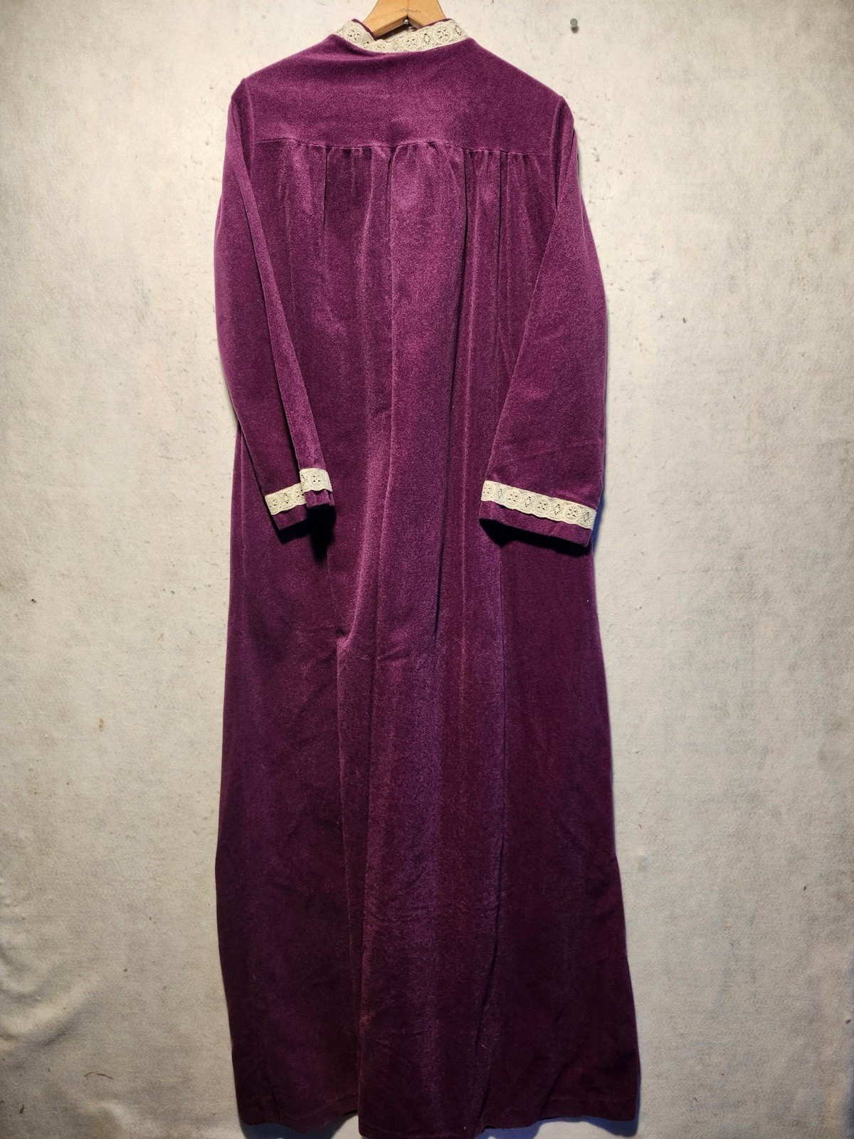 Vtg Miss Elaine Maxi Velour Robe Housecoat Purple Sz Med Lace Union Made USA