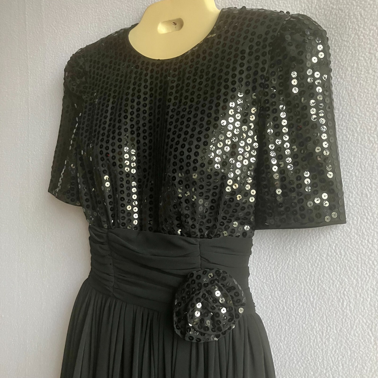 Vintage 1980s 1990s Black Sequin Short Sleeve Open Back Fit & Flare Dress Small