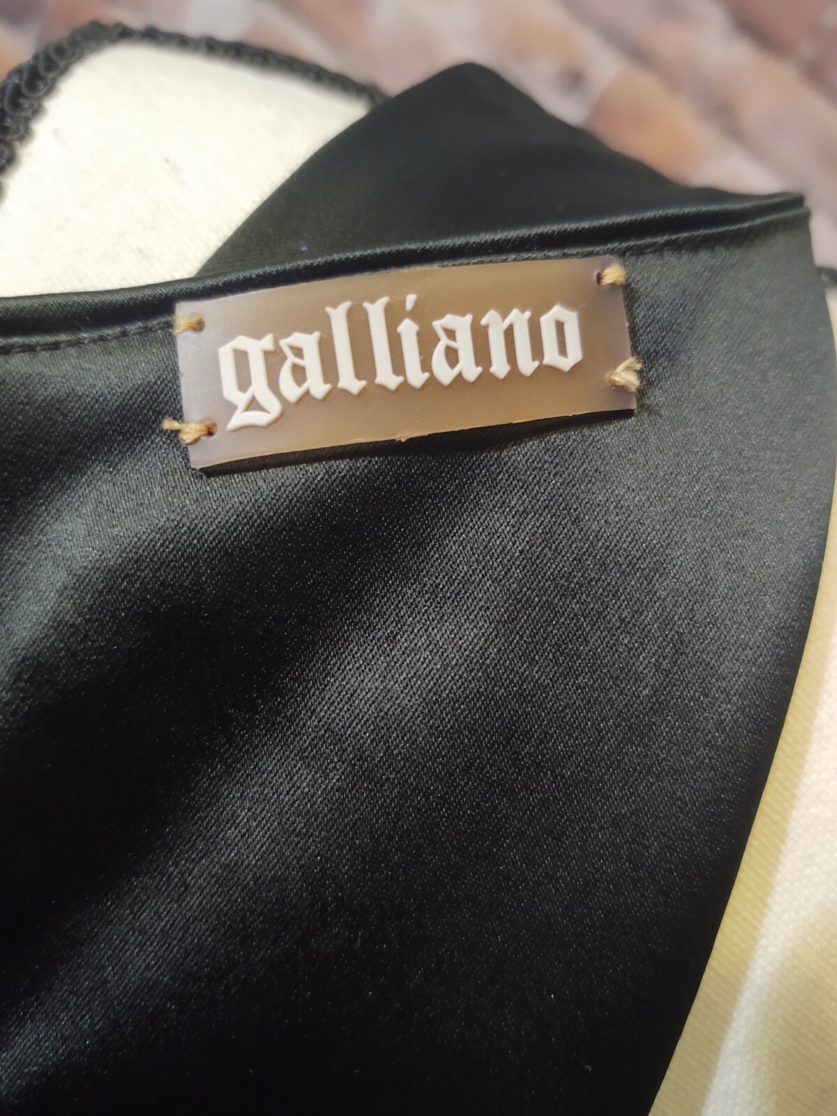 VINTAGE BEAUTIFUL BLACK GALLIANO ITTIERRE ITALIA SATIN DRESS sz 30/us10 BELT PIN