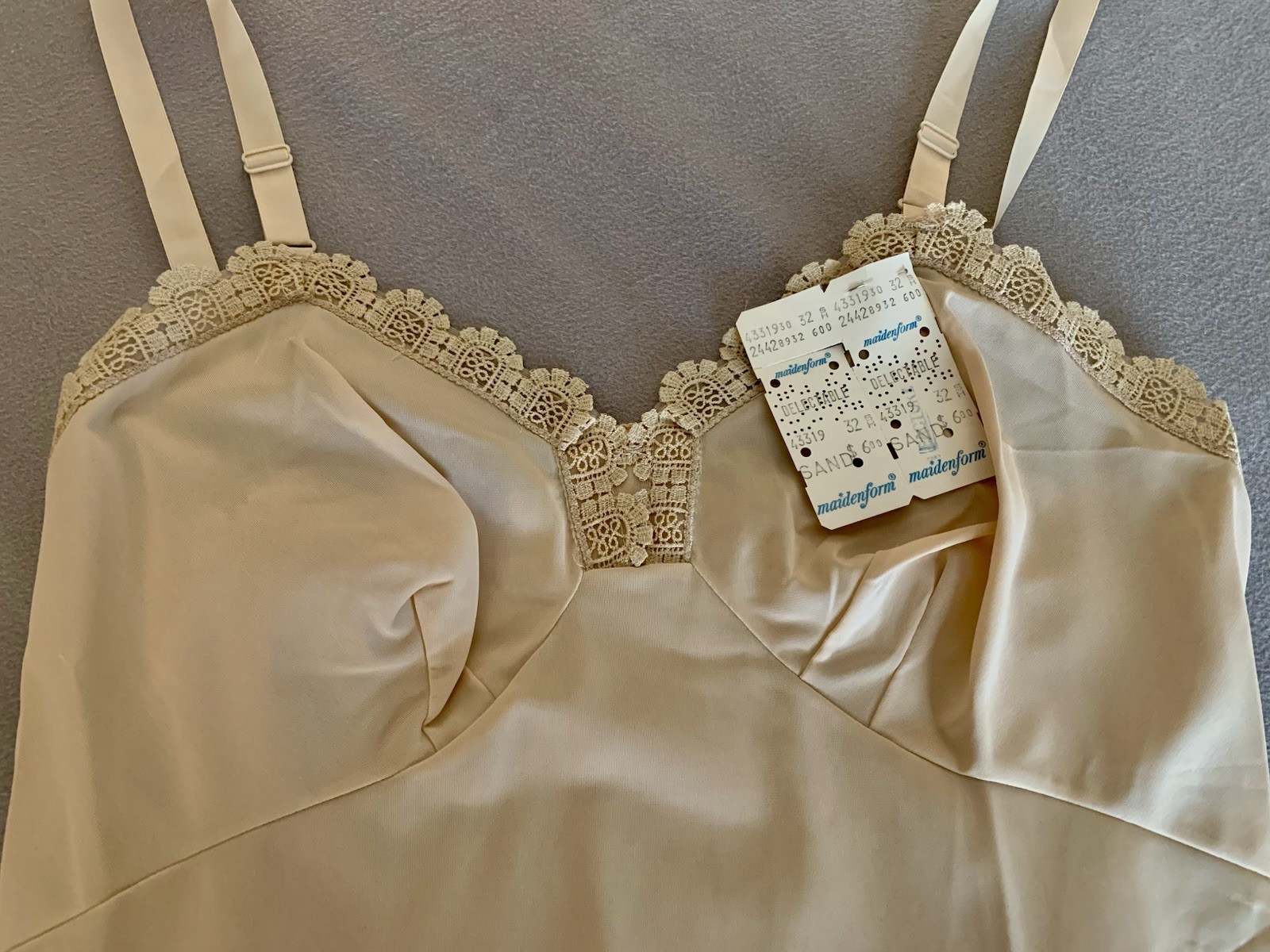 Vintage 1980’s Beige Nylon & Lace Trim MAIDENFORM FULL SLIP SZ 32 Short NWT