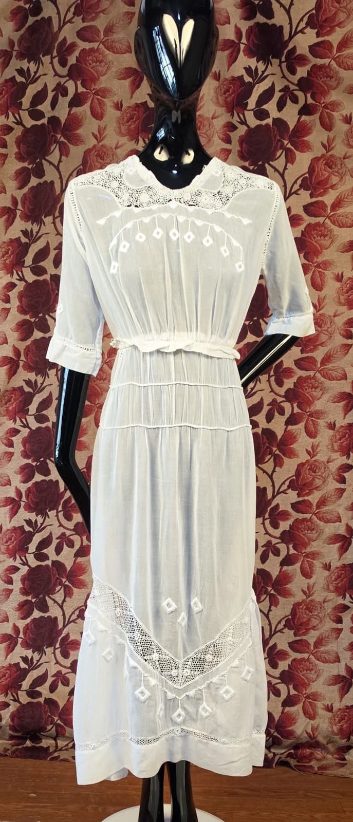 EDWARDIAN WHITE MUSLIN DRESS W RICH EMBROIDERY + LACE INSERTION