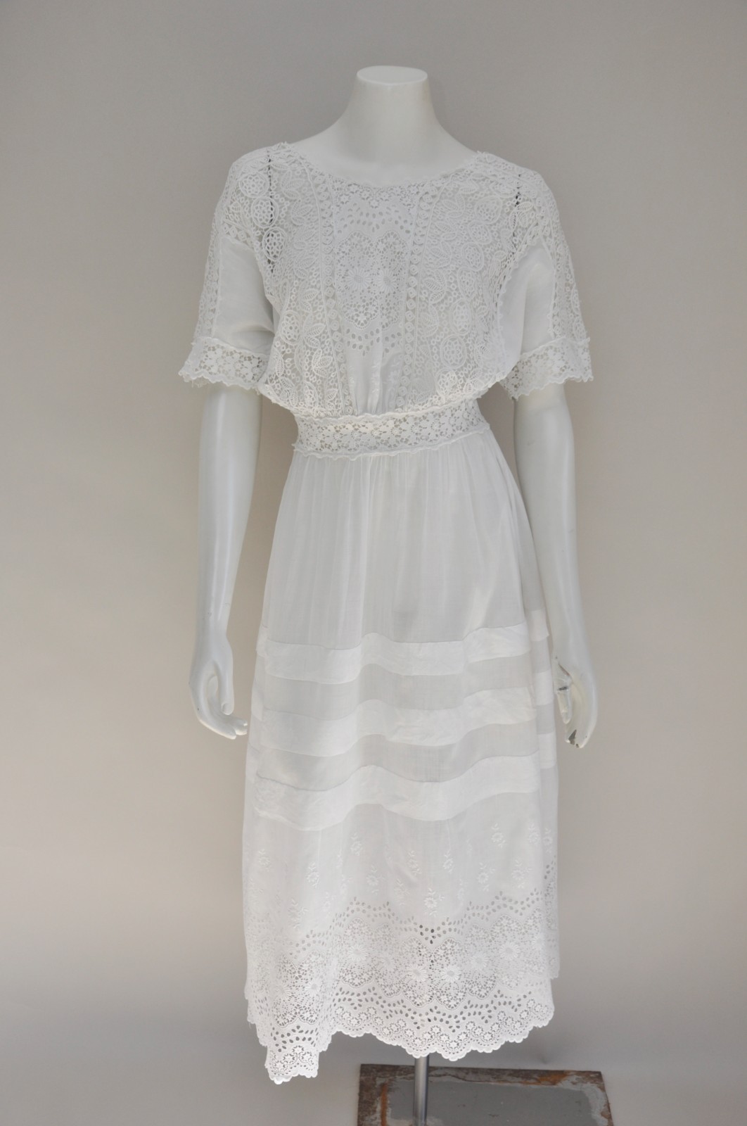 Antique VTG 1900s Edwardian White Cotton Floral Lace Tea Party Wedding Dress XS