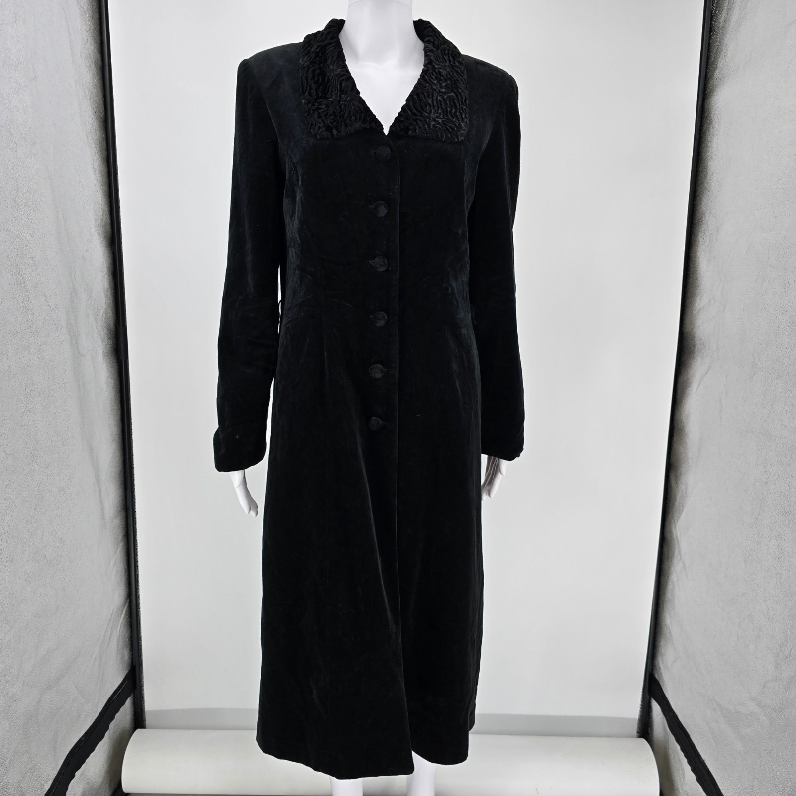 Vintage 1990s JS Collections Made in Canada Women’s Black Velvet Long Coat (M)
