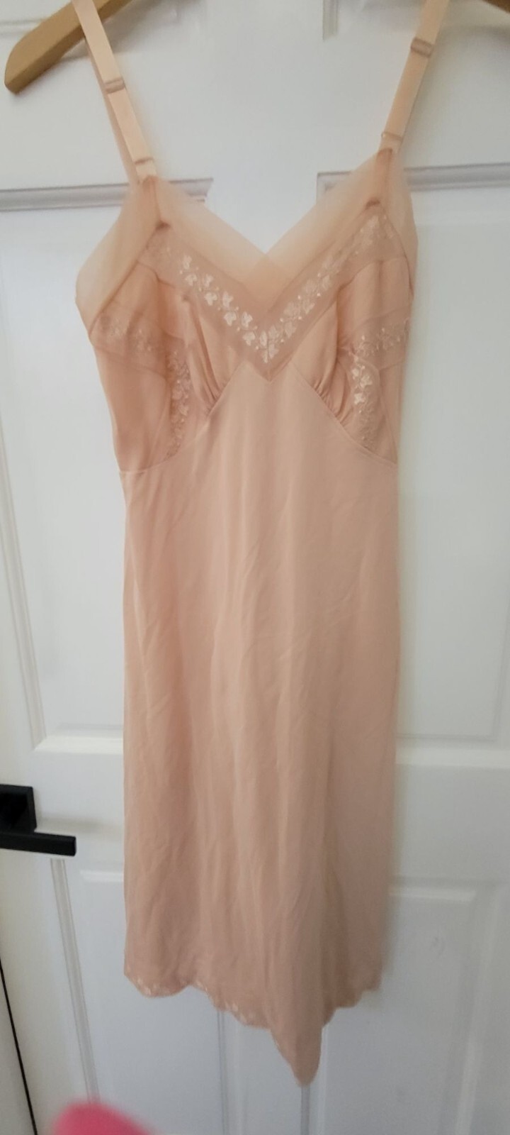Peach Luxite by Kayser Embroidered Slip Vintage size 34